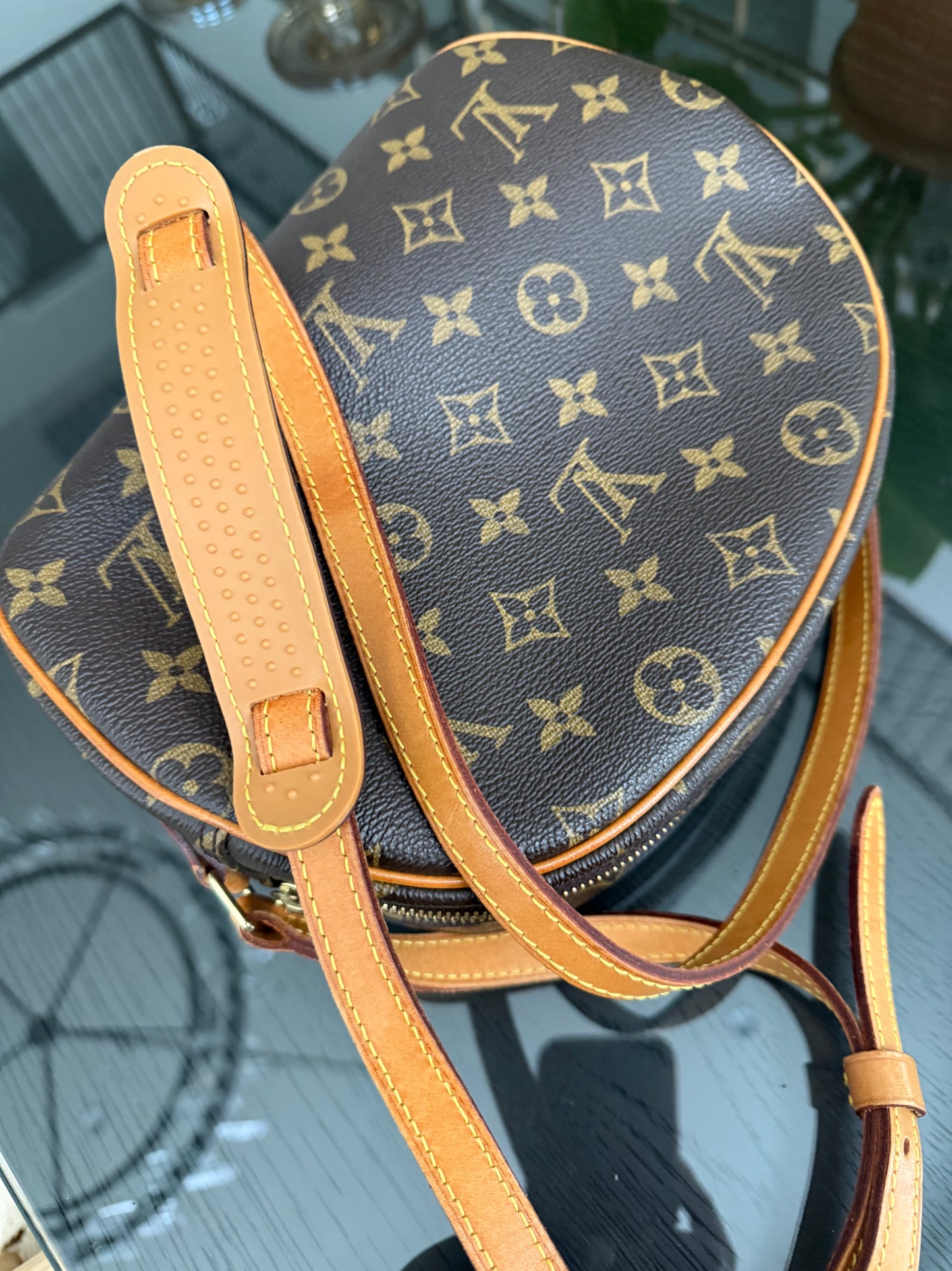 Blois Crossbody -🗓️ Year: 1999