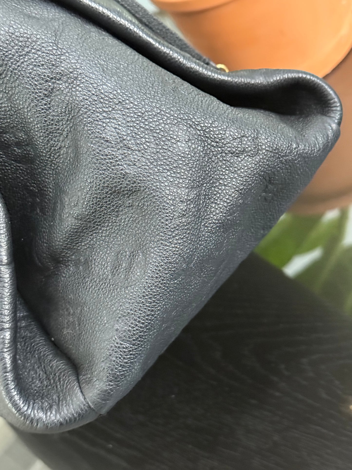 Artsy MM Empriente in Black with Dustbag and Insert Organizer - ๐
Year: 2015