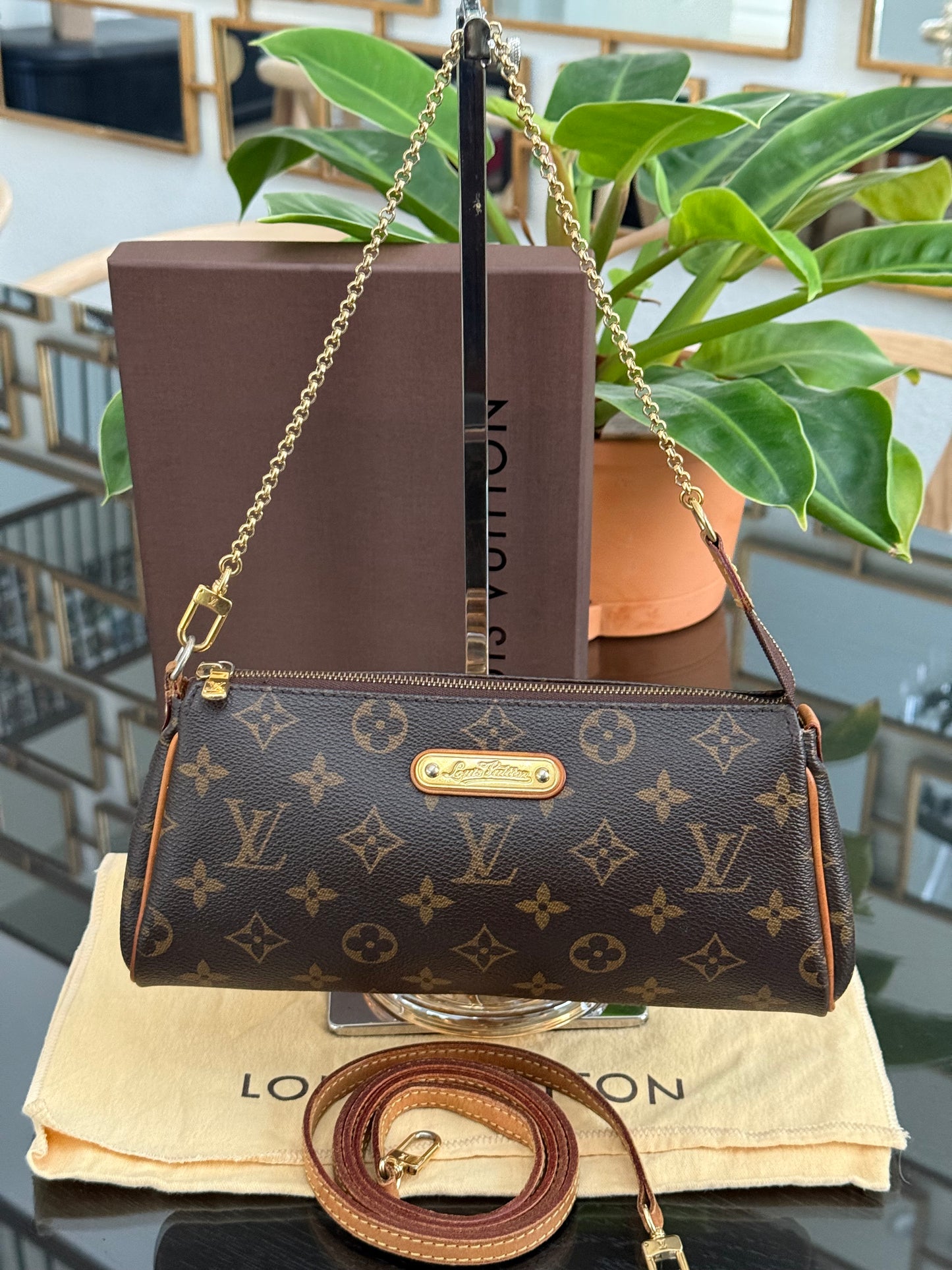 🌻Eva Clutch with Box and Dustbag🌻🗓️ Year: 2012