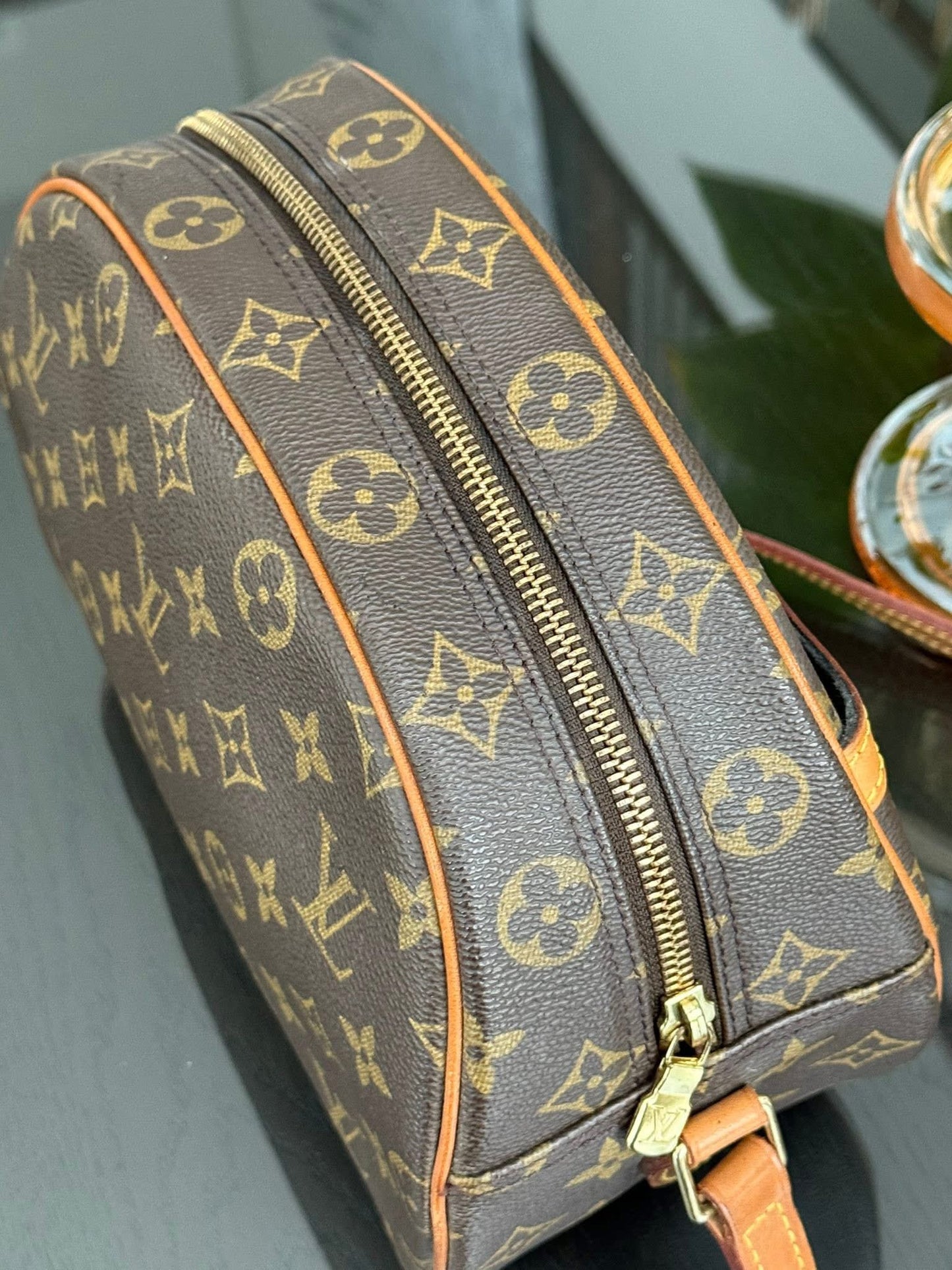 Blois Crossbody -๐๏ธ Year: 1997