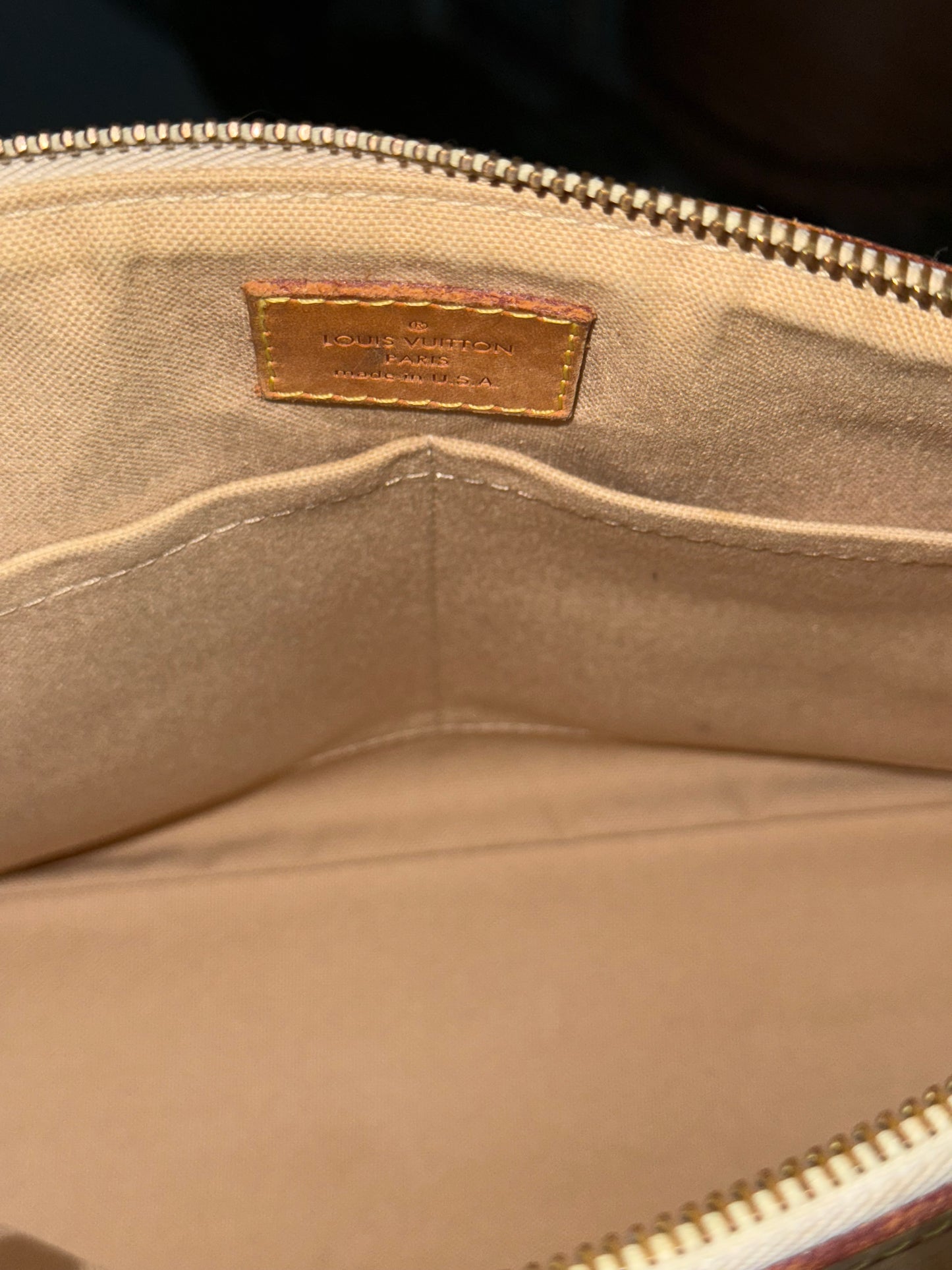 Siracusa PM Crossbody - ๐
Year: 2011