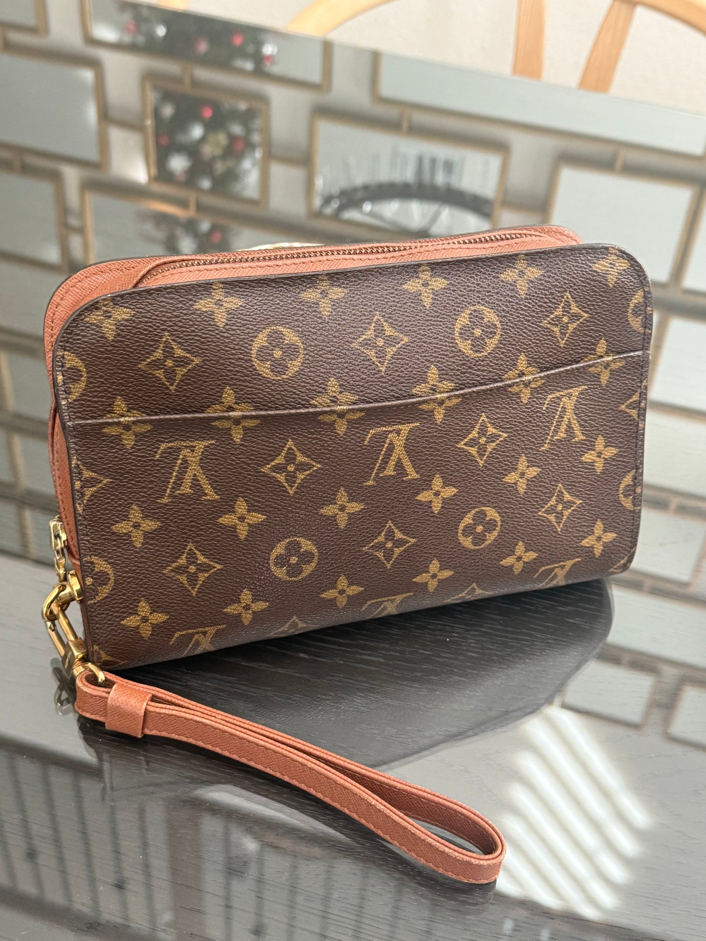Orsay Clutch
๐๏ธ Year: 1995