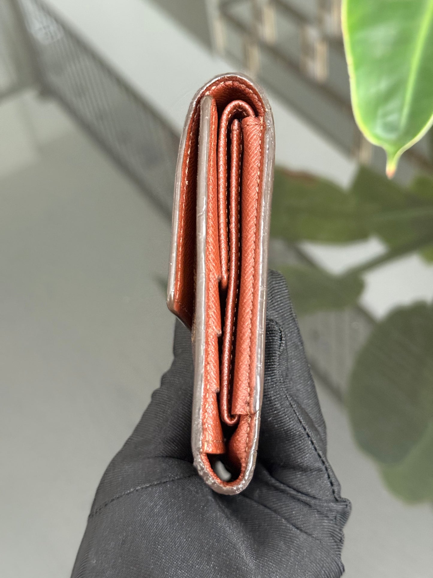 International Wallet in Monogram 🗓️ Year: 2001