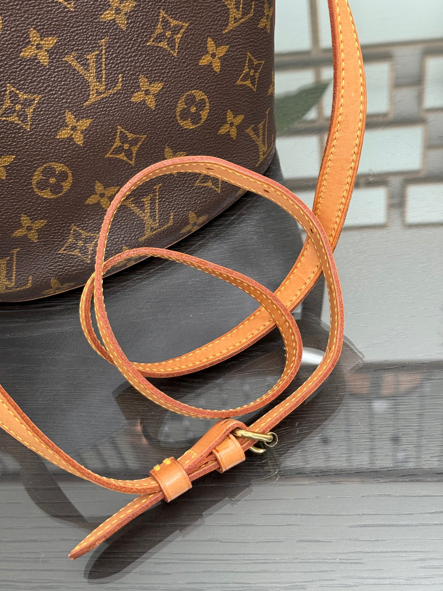 Drouot Crossbody
π
Year: 1997
