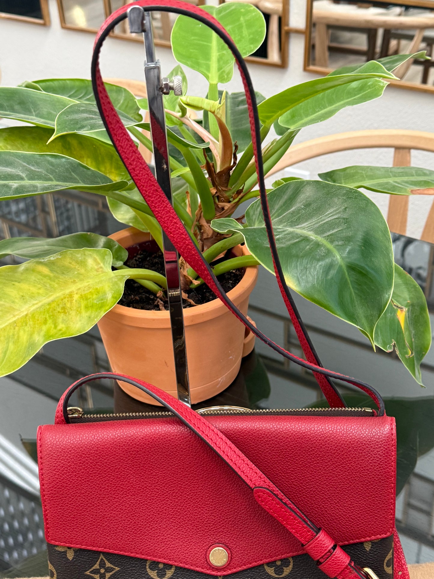 Twice Pochette in Cerise Red with Dustbag -π
Year: 2015