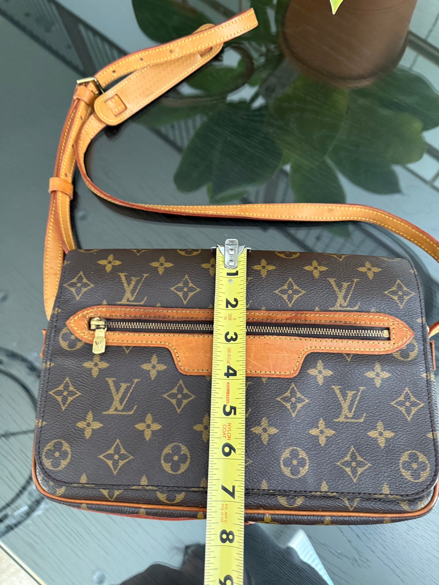 St. Germain 28 Crossbody Bag
๐๏ธ Year: 1995