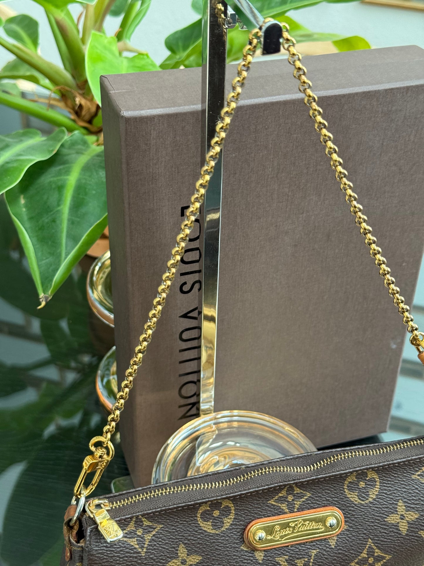 Eva Clutch Crossbody with Dustbag and Box🗓️ Year: 2015