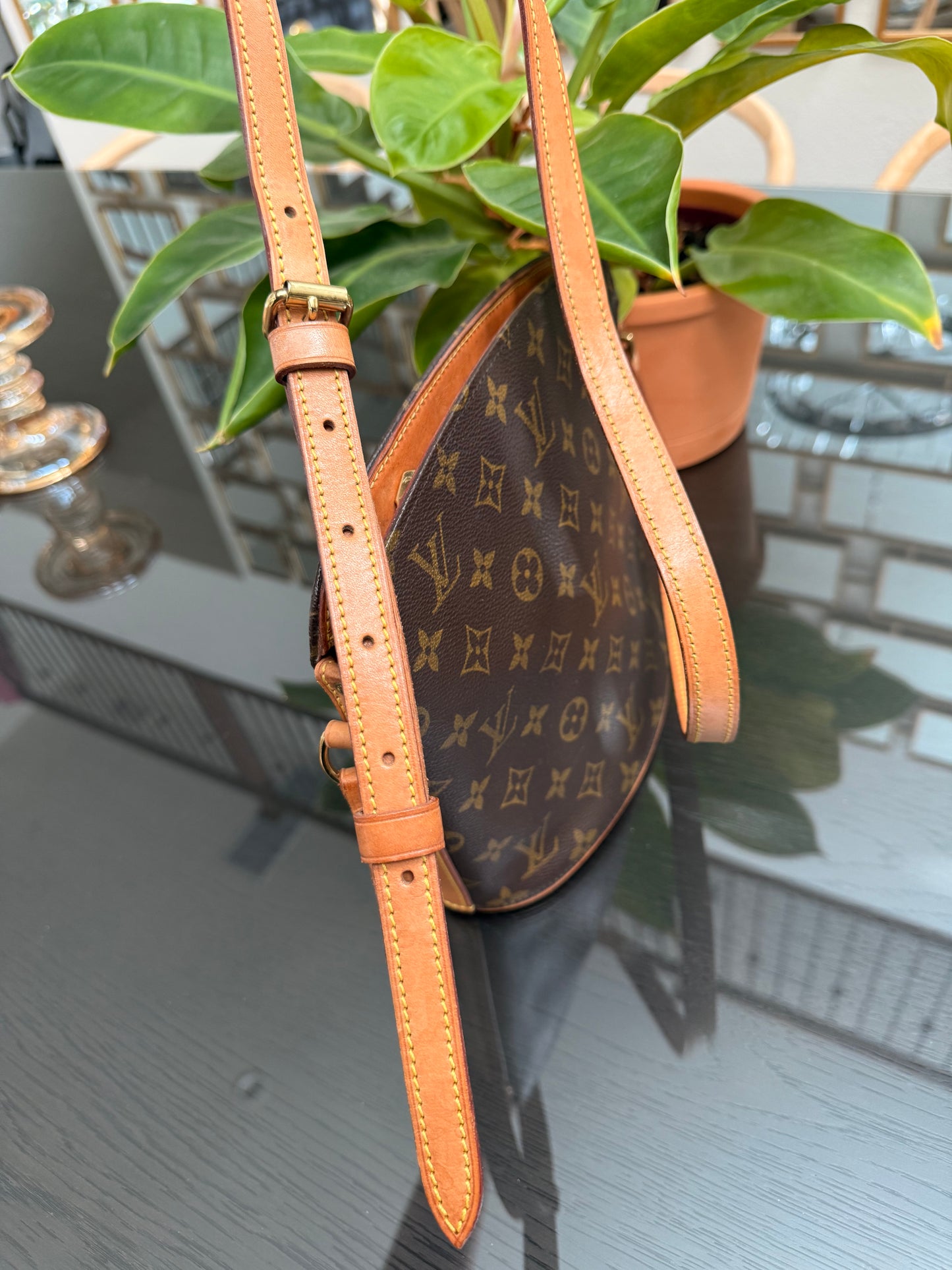 Drouot Crossbody
π
Year: 1996