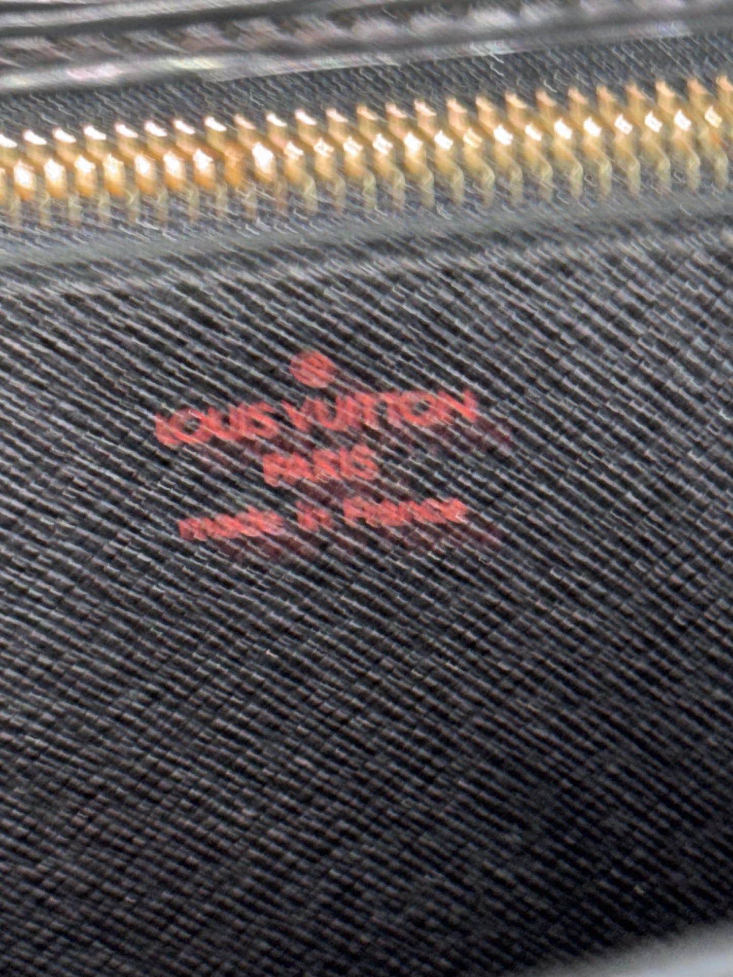 Epi Black Sellier Dragonne Clutch with π Key and Dustbag -ποΈ Year: 2005