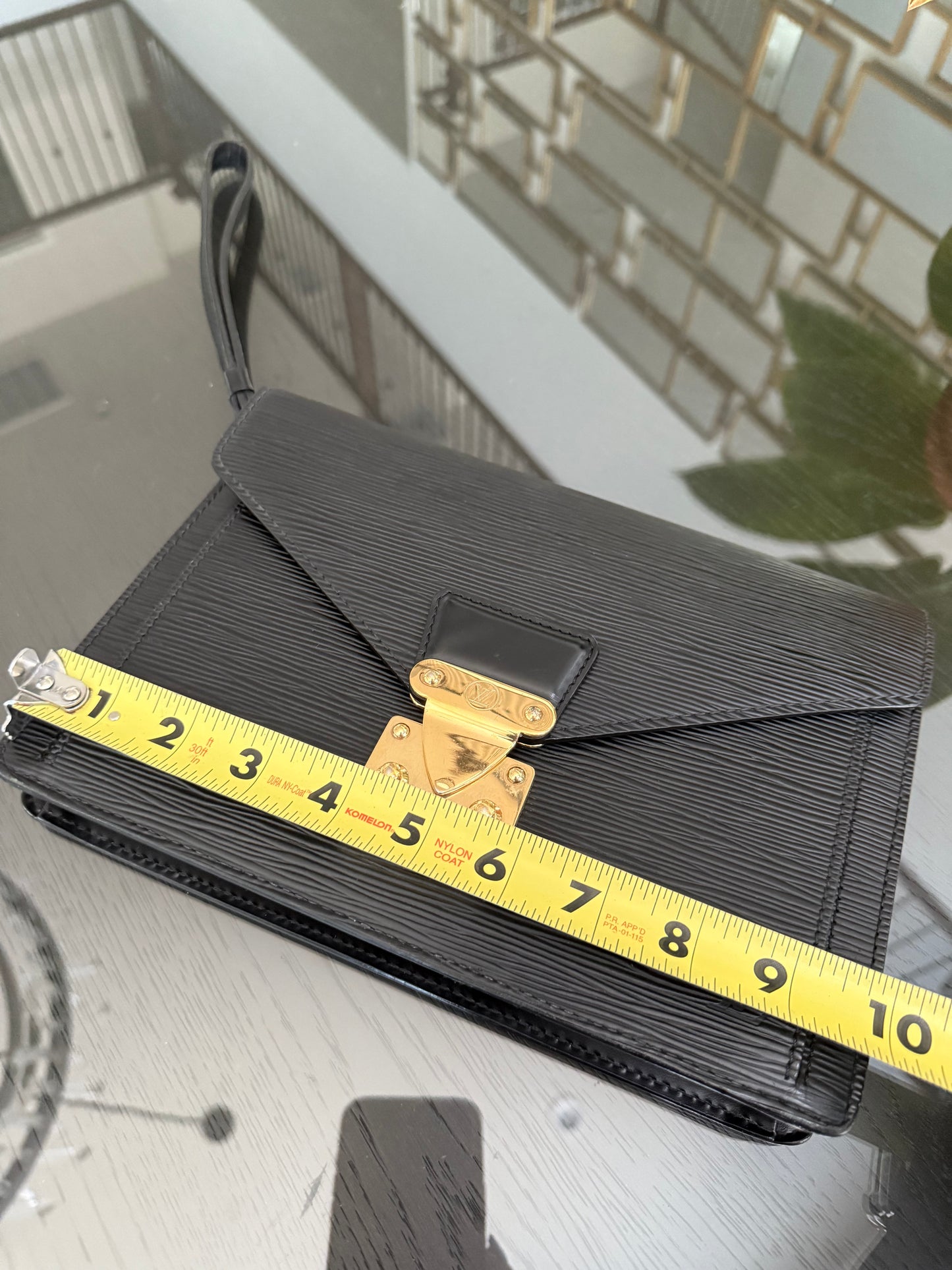Epi Black Sellier Dragonne Clutch with π Key and Dustbag -ποΈ Year: 2005