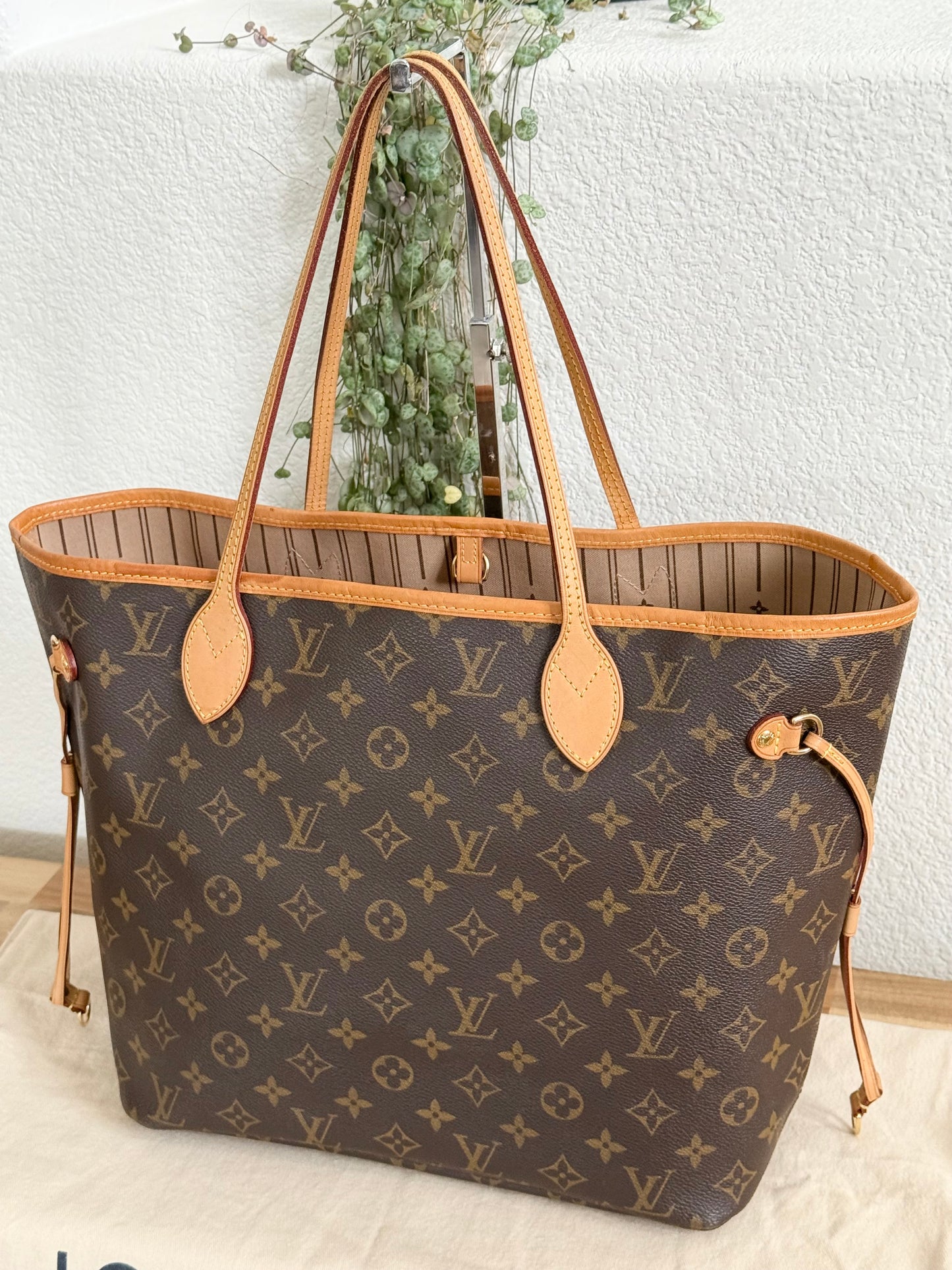 Neverfull MM with Dustbag and Insert Organizer -Year: 2012