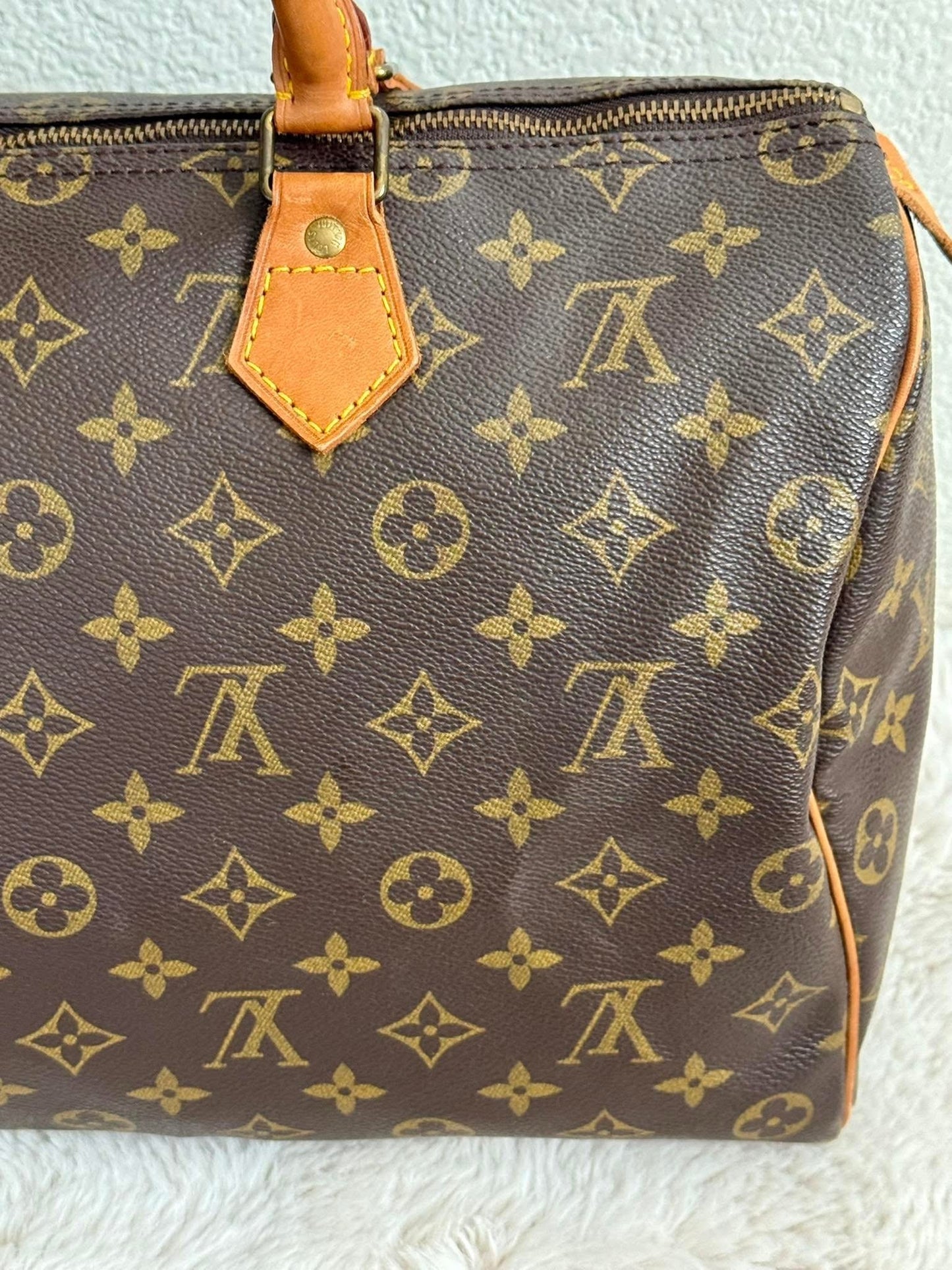 Speedy 35 with Insert Organizer - π
Year: 1989