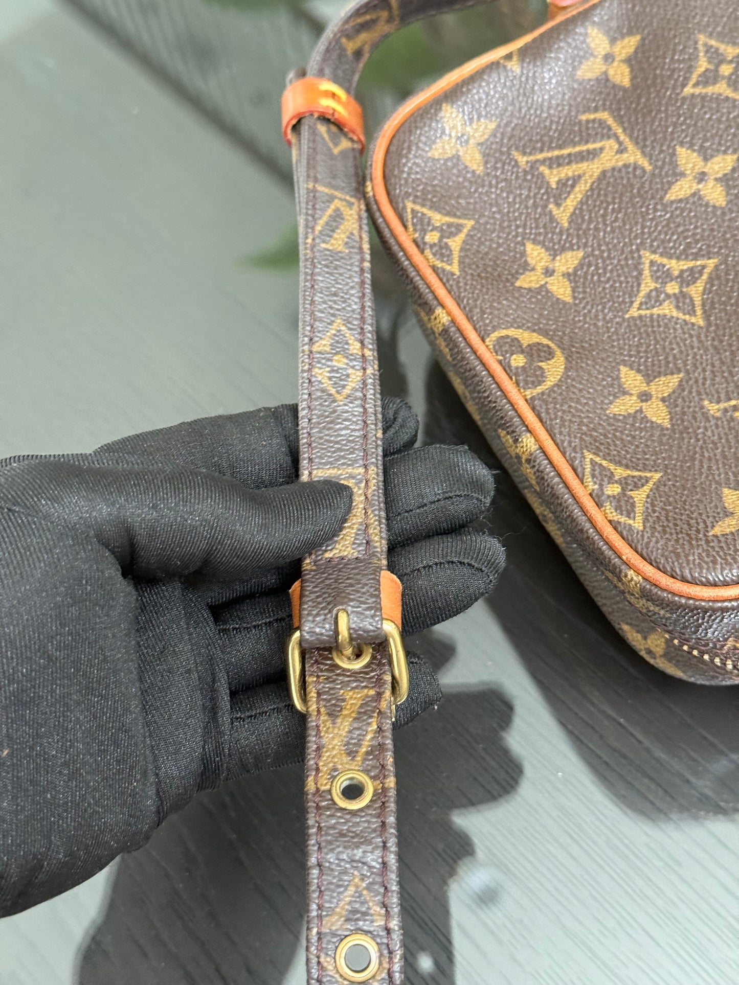 Amazon Crossbody Bag -Year: 1999