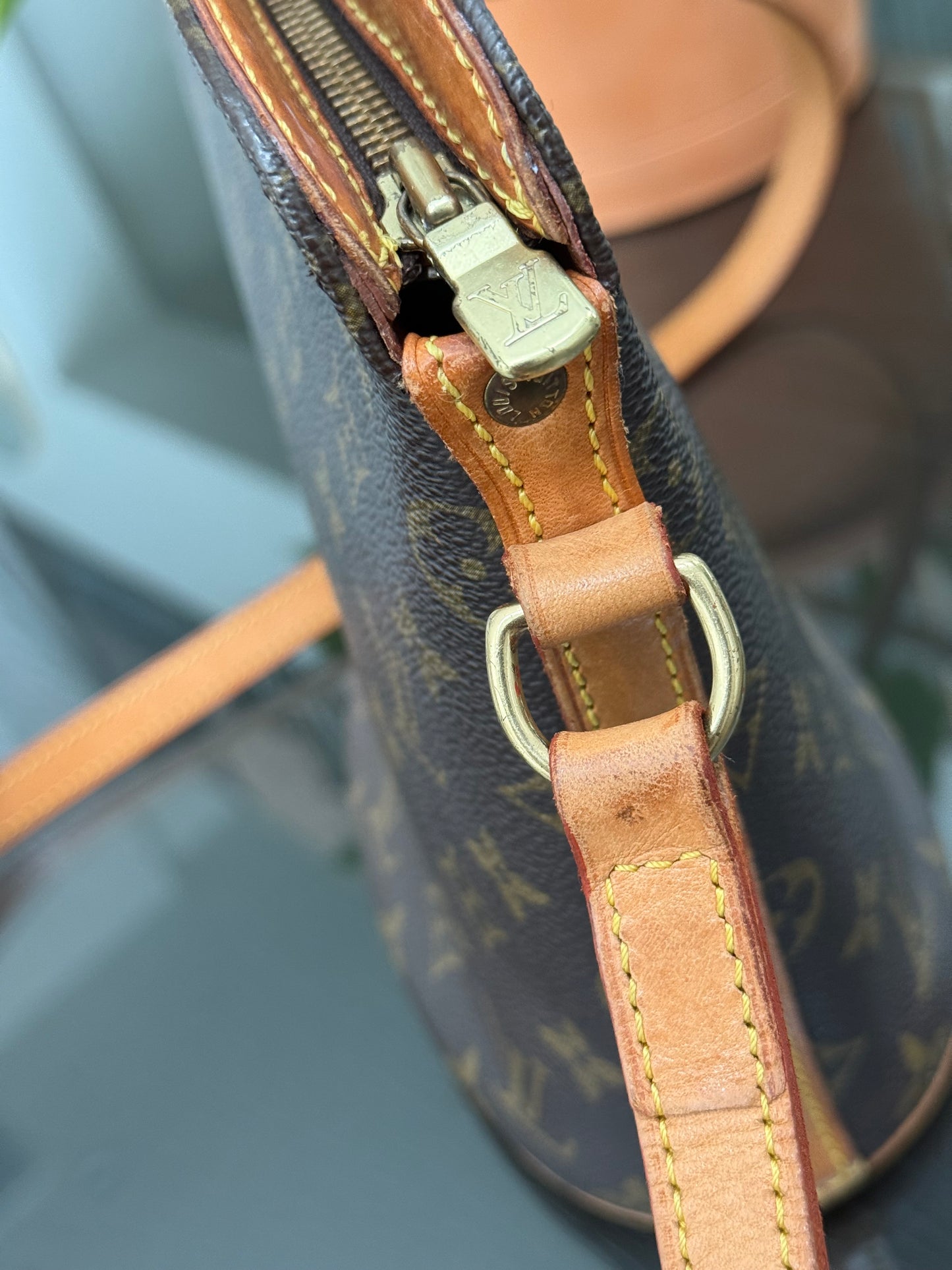 Drouot Crossbody
π
Year: 1996