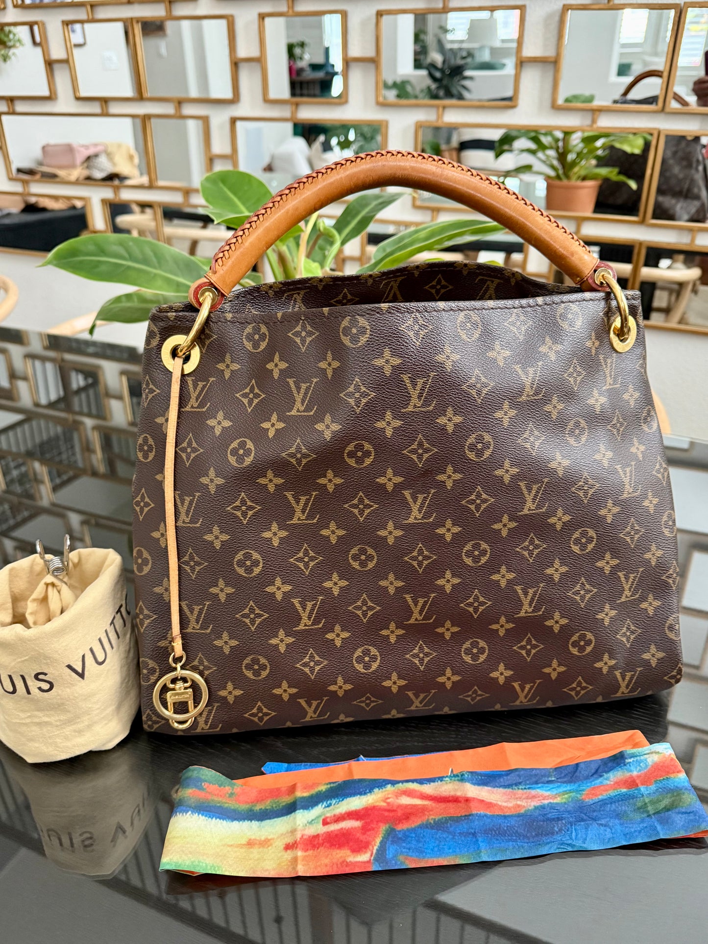 Artsy MM with Dustbag, Insert Organizer and twilly - ๐
Year: 2010