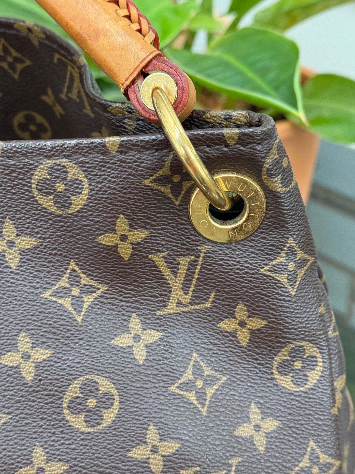 Artsy MM with Dustbag, Insert Organizer and twilly - ๐
Year: 2010