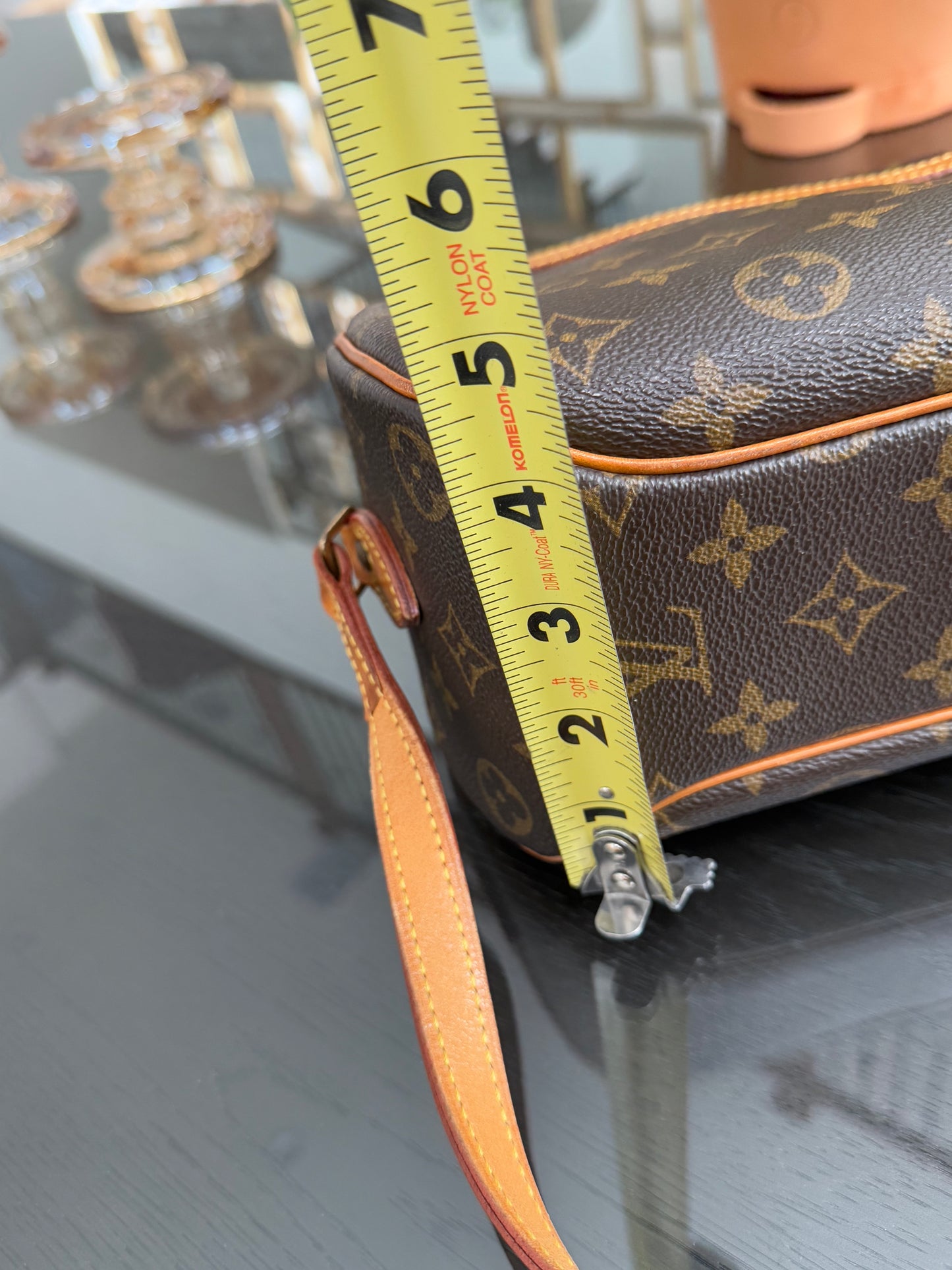 Blois Crossbody -🗓️ Year: 1995