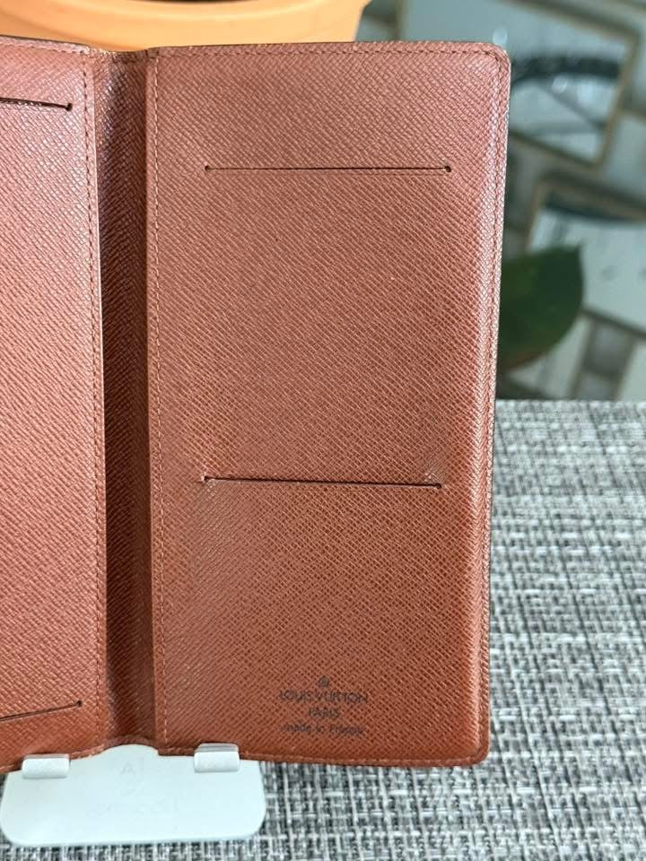 Checkbook Holder in Monogram 🗓️ Year: 2001