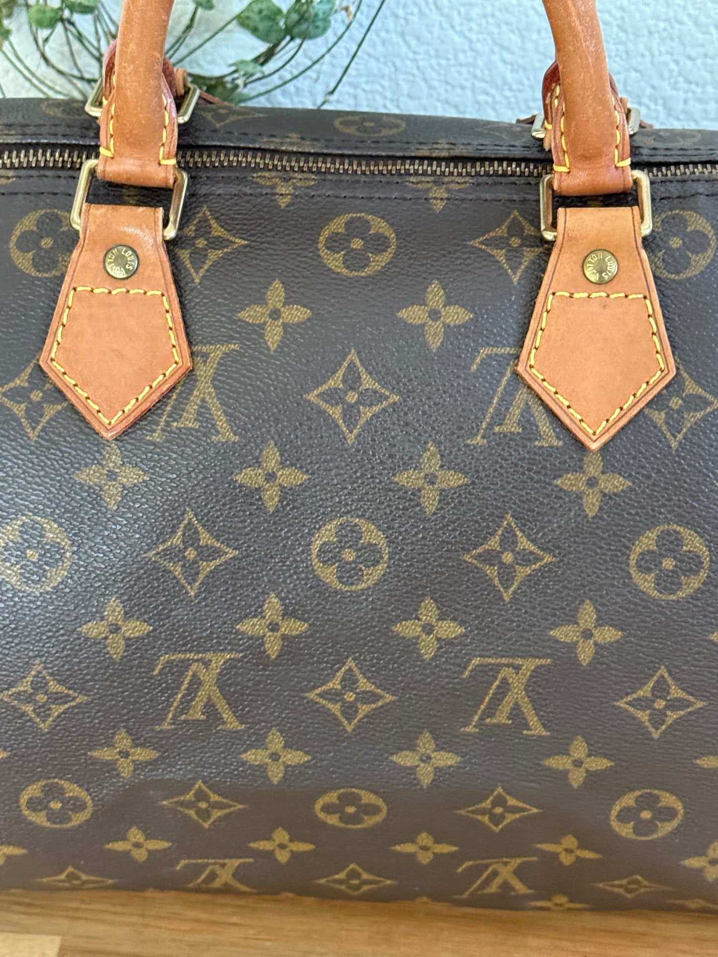 Speedy 30 with π Lock & Key - π
Year: 1994
