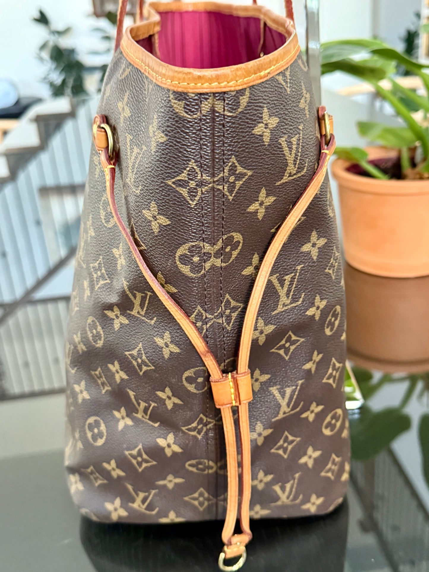Neverfull GM in Peony with Dustbag 🗓️ Year: 2016