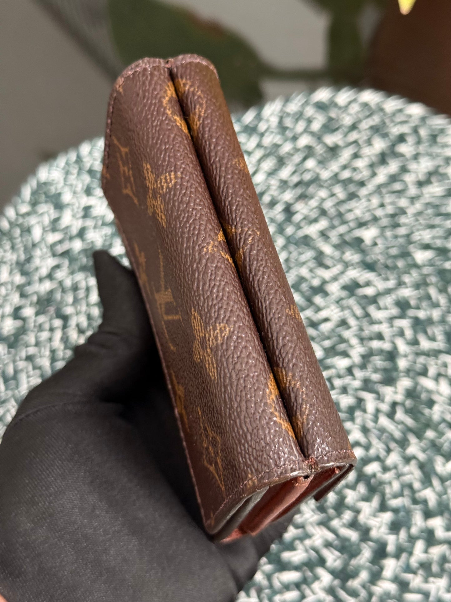 Elise Trifold Compact Wallet -๐๏ธ Year: 2001