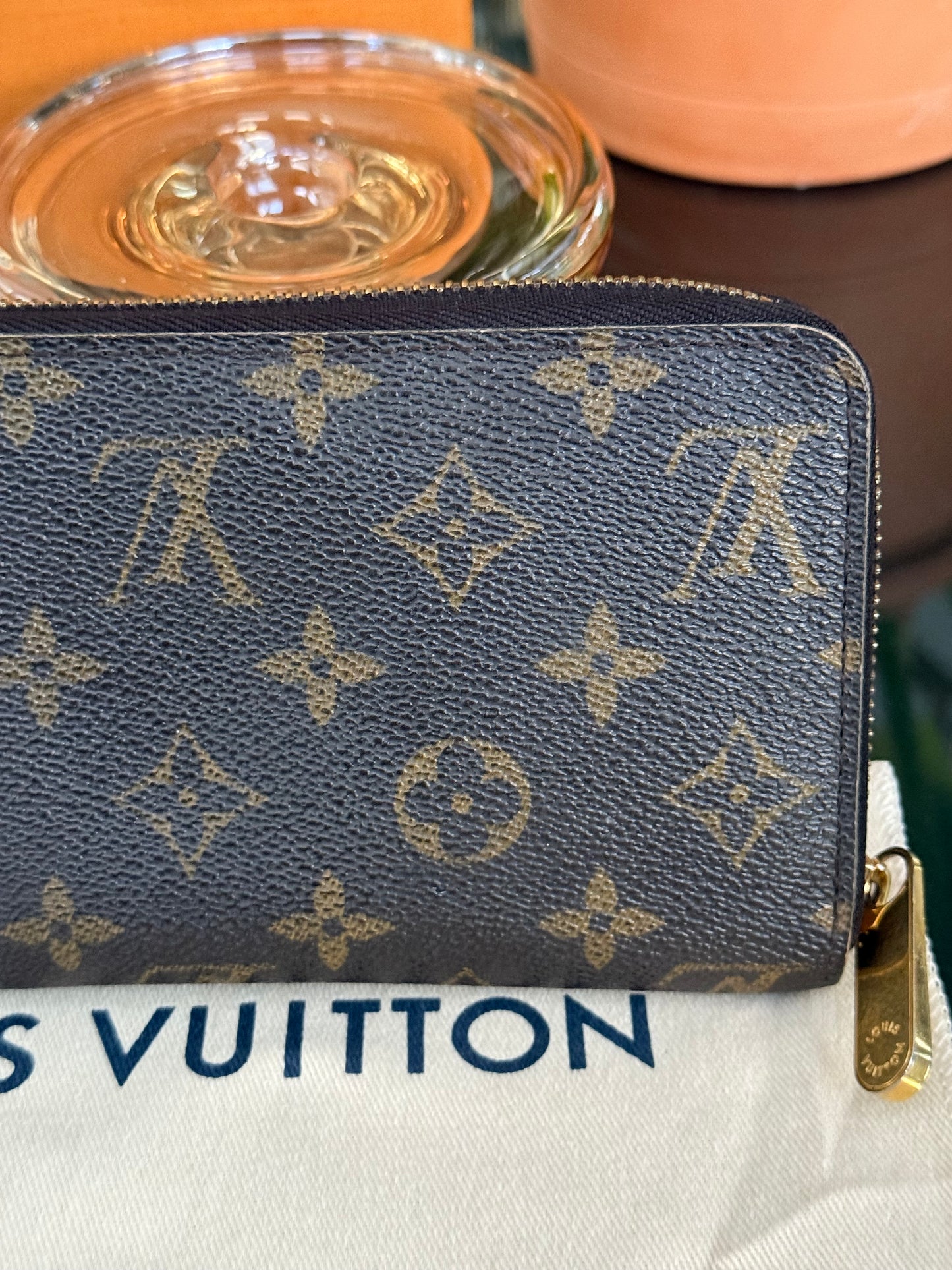 Zippy Long Wallet in Monogram with Dustbag and Box π
Year: 2009