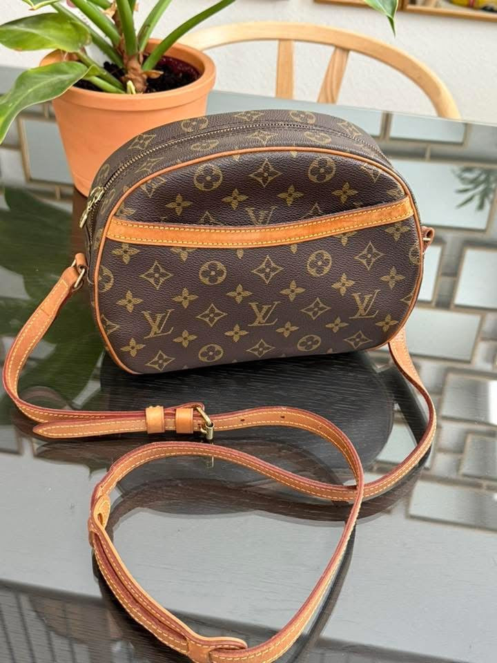 Blois Crossbody -๐๏ธ Year: 1997