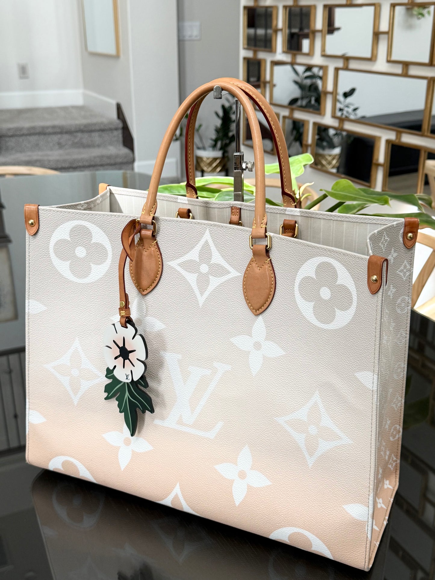 On The Go GM By The Pool in Monogram with Dustbag and Insert Organizer -Microchip