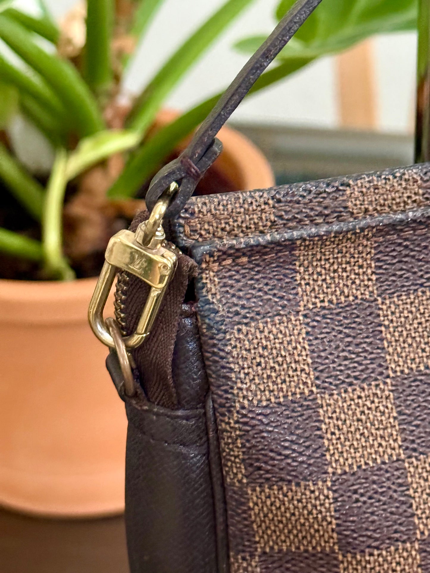 Damier Ebene Trousse Pochette with Insert Organizer - ๐
Year: 1998