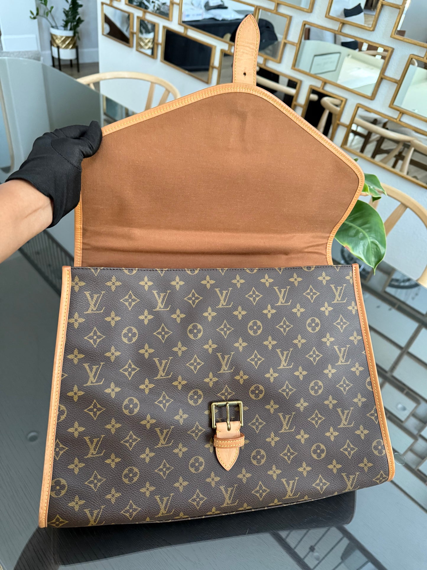 Beverly GM Satchel Crossbody - 📅 Year: 1991