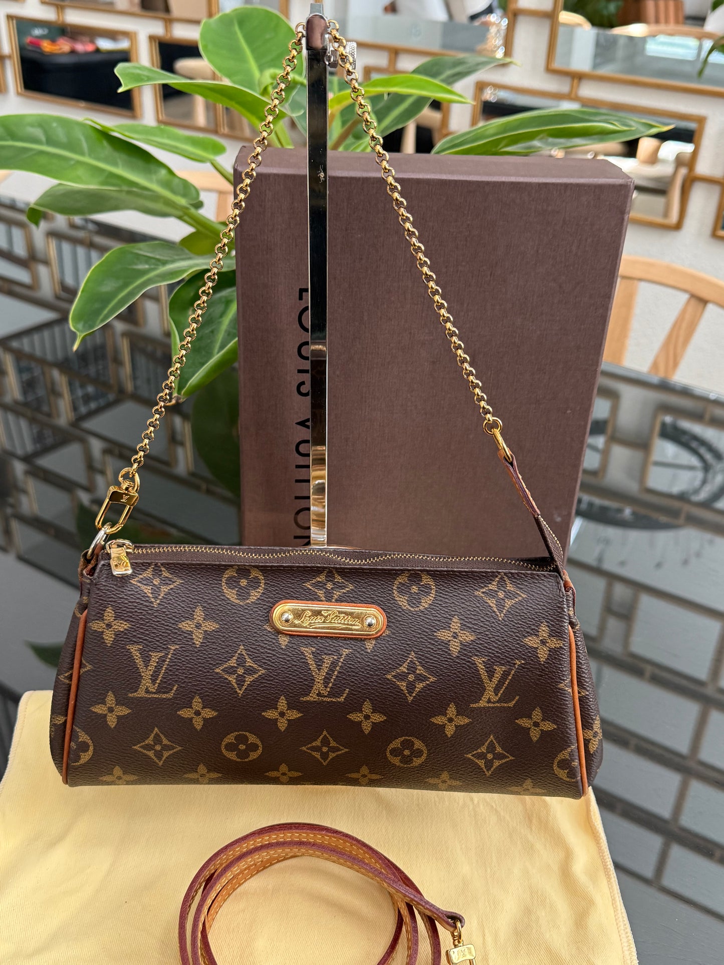 Eva Clutch Crossbody with Dustbag and Box🗓️ Year: 2015