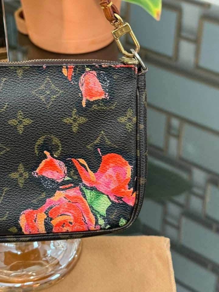 Monogram Roses Pochette Accessories with Dustbag and Paper bag ๐
Year: 2008