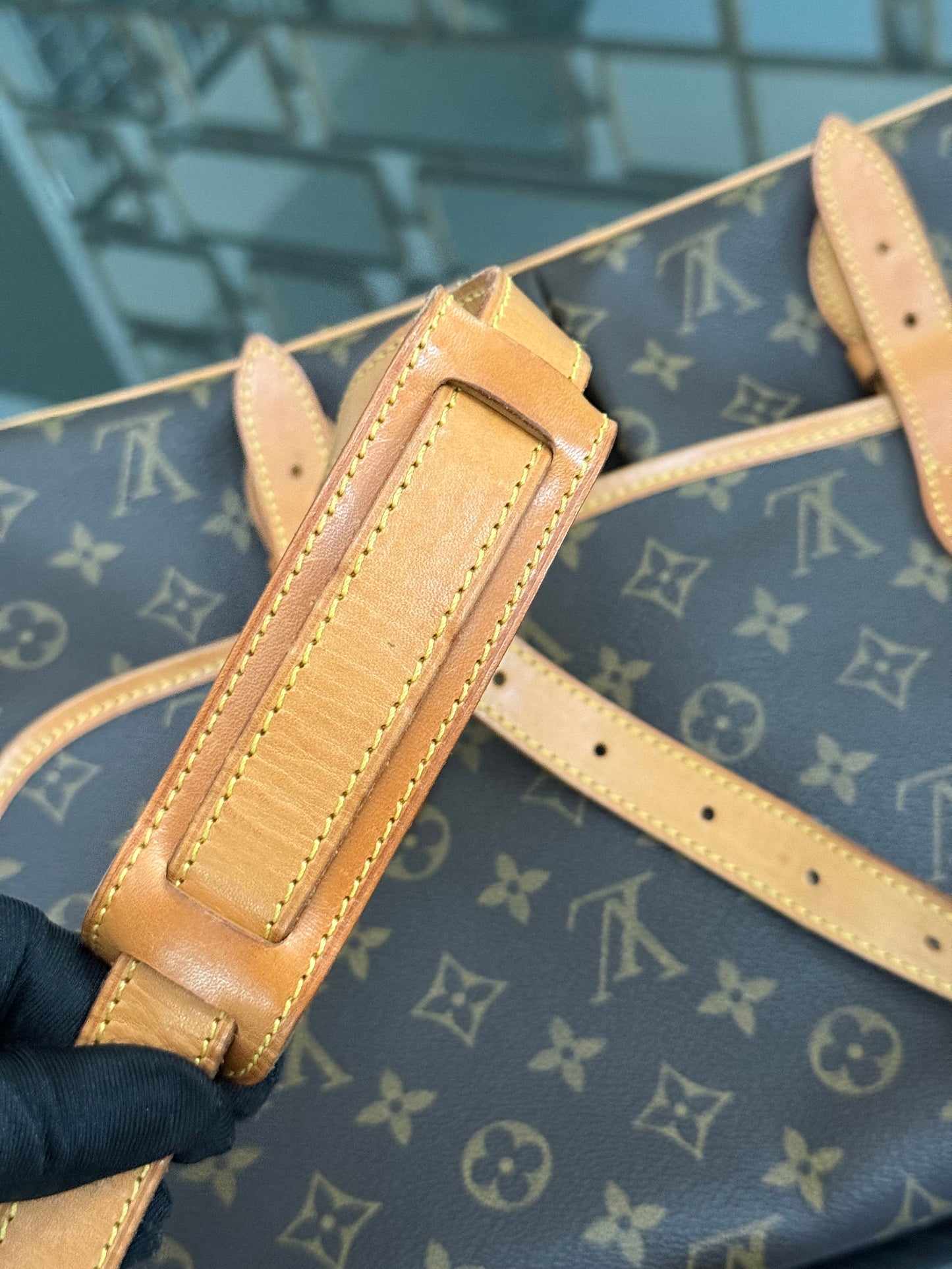 Gibeciere GM Messenger/ Crossbody Bag ๐
Year: 1994