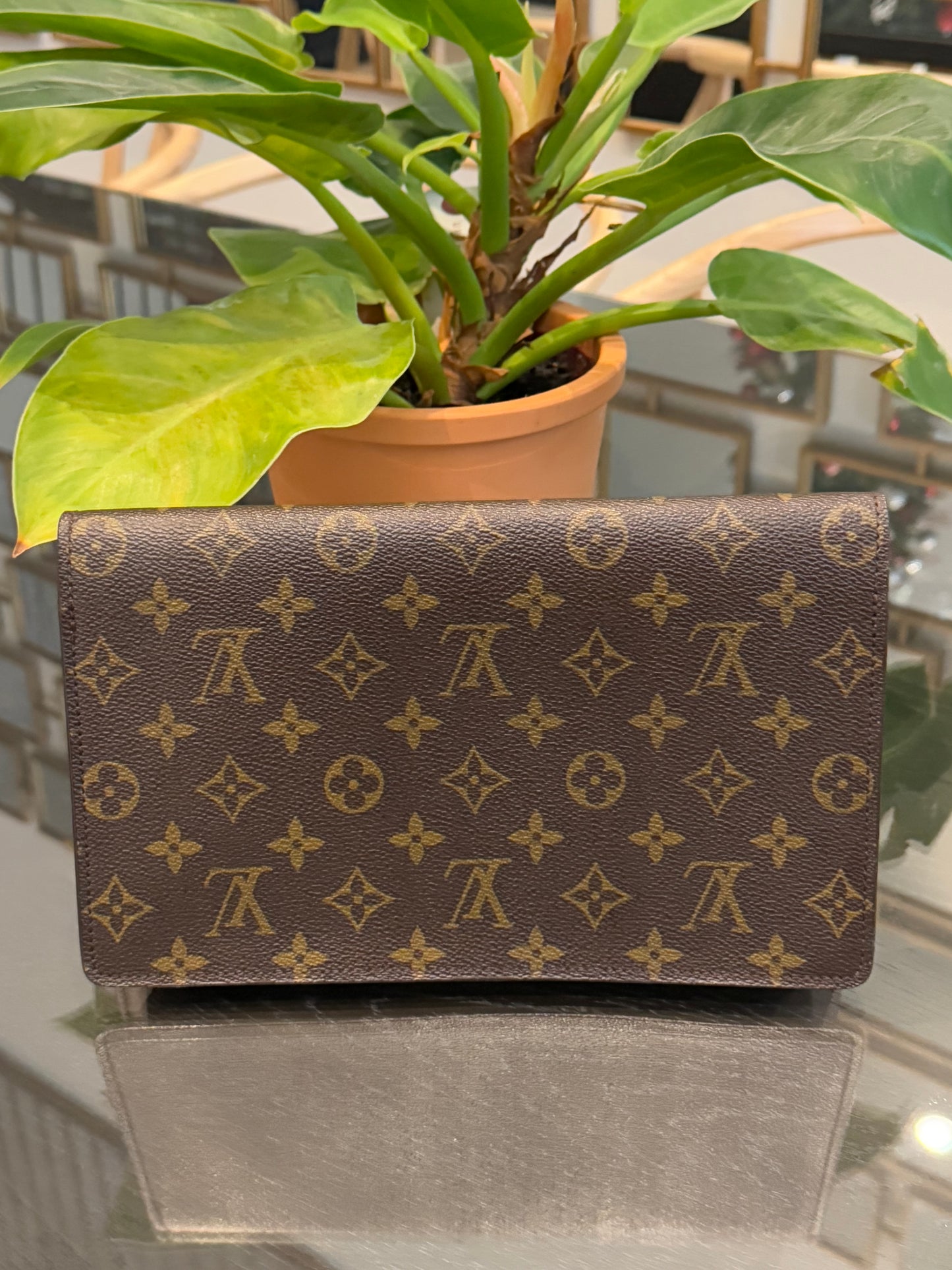 Chaillot Clutch w/ Dustbag -Year: 1987