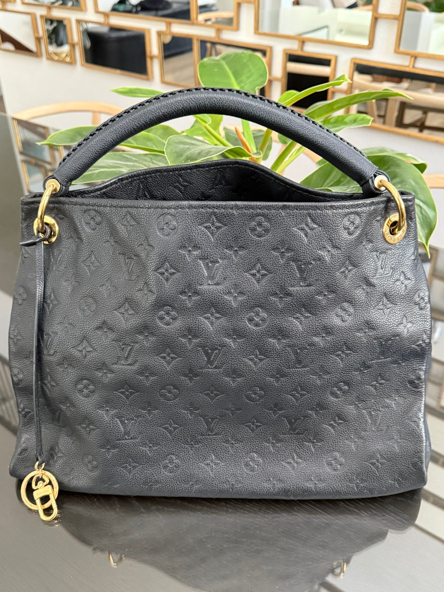 Artsy MM Empriente in Black with Dustbag and Insert Organizer - ๐
Year: 2015