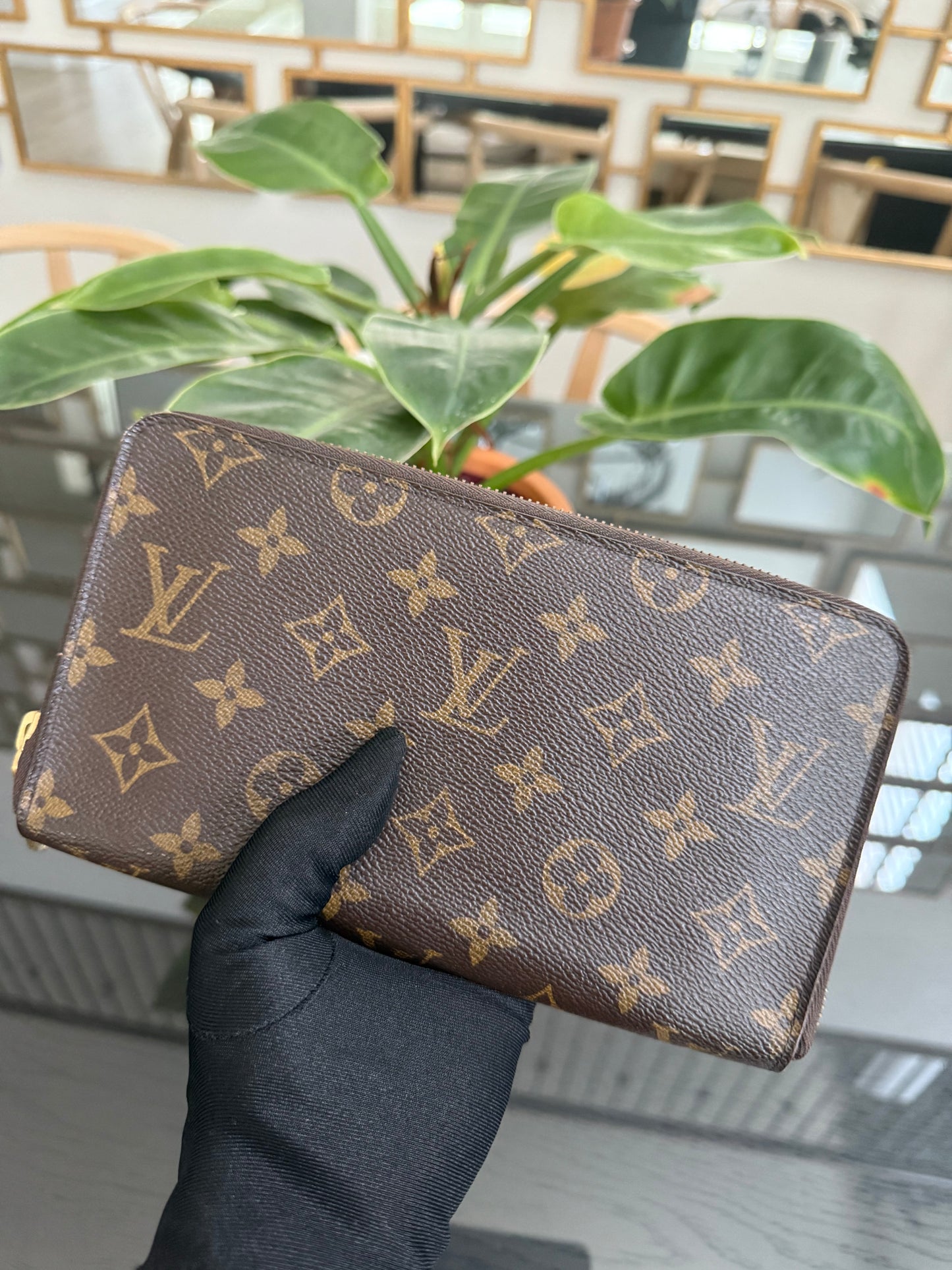 Monogram Zippy Wallet Organizer with box and Paper bag 🗓️ Year: 2017