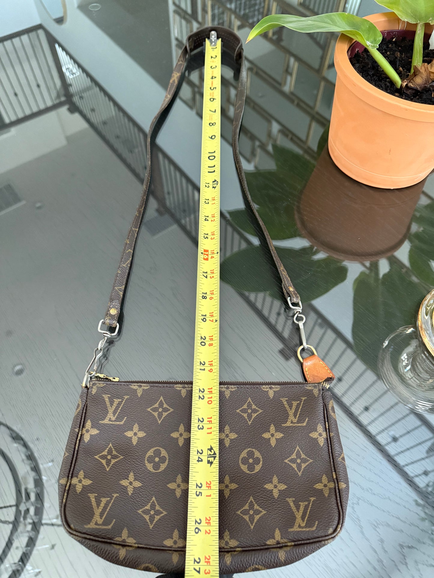 Pochette Accessories with Vintage Crossbody Strap - ๐
Year: 1999