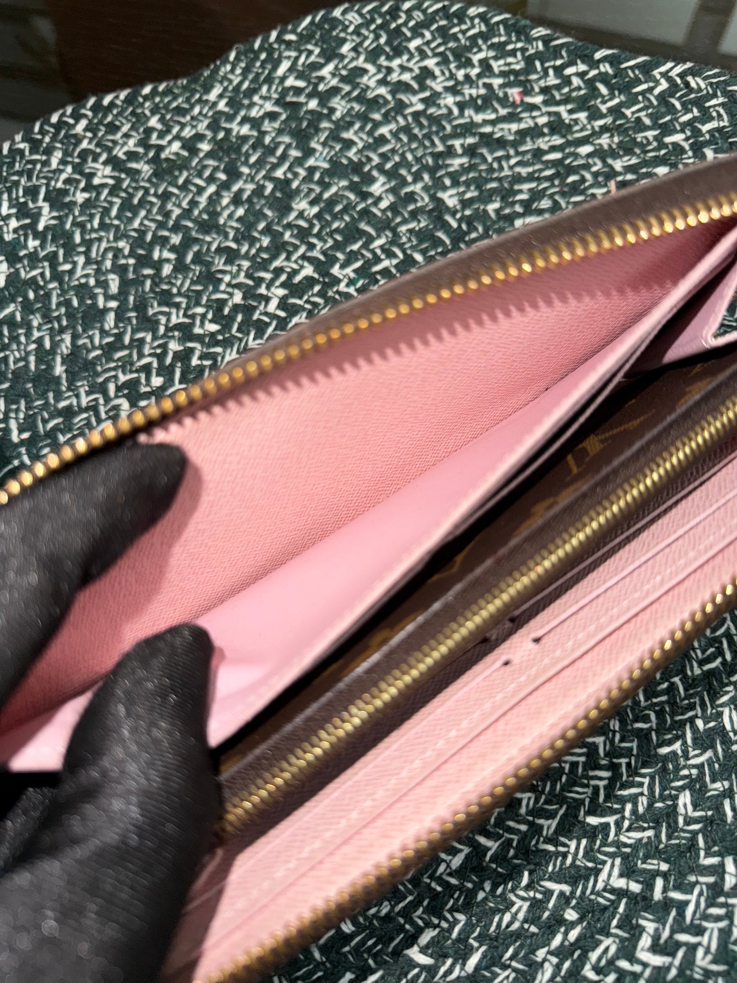 Clemence Wallet in Rose Ballerine with Dustbag and box 🗓️ Year: 2017