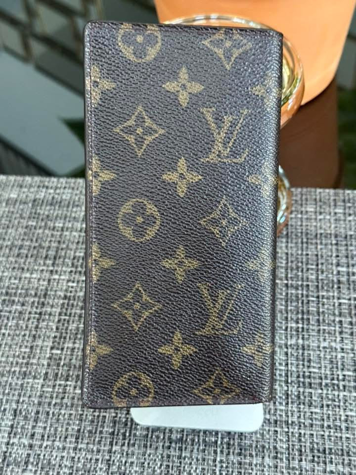 Checkbook Holder in Monogram 🗓️ Year: 2001