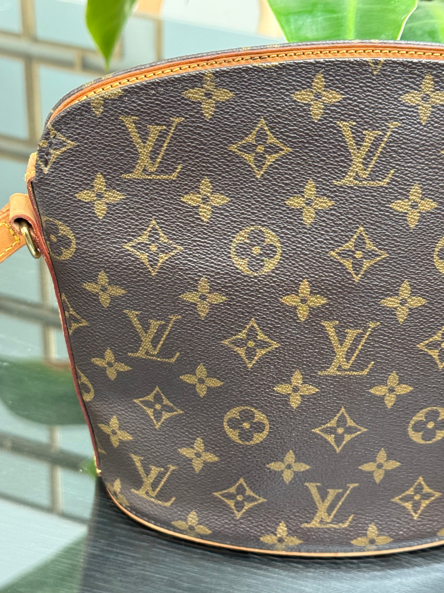 Drouot Crossbody
π
Year: 1996