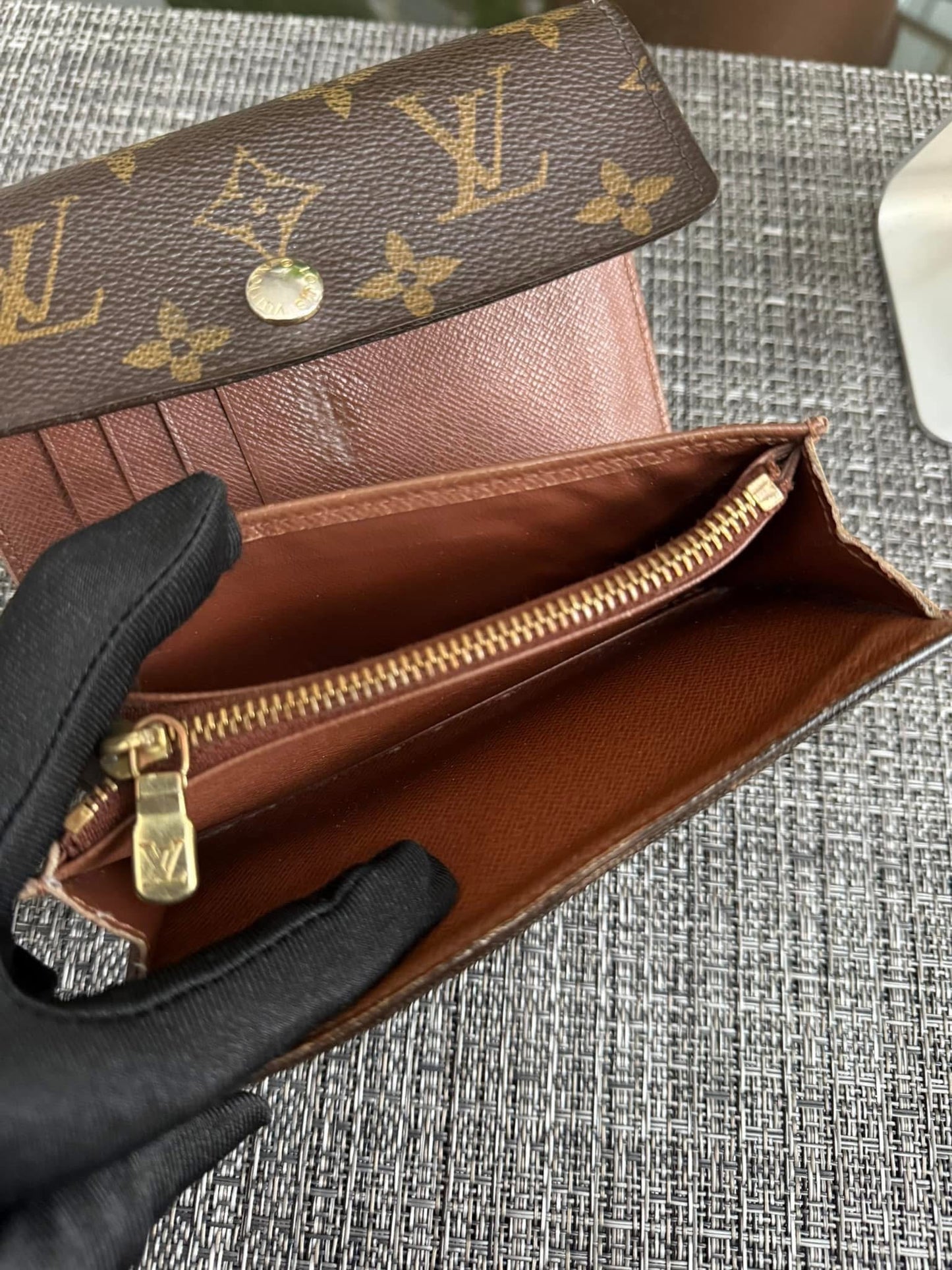 Alexandra Wallet with 14 Cardholders ๐๏ธ Year: 2007