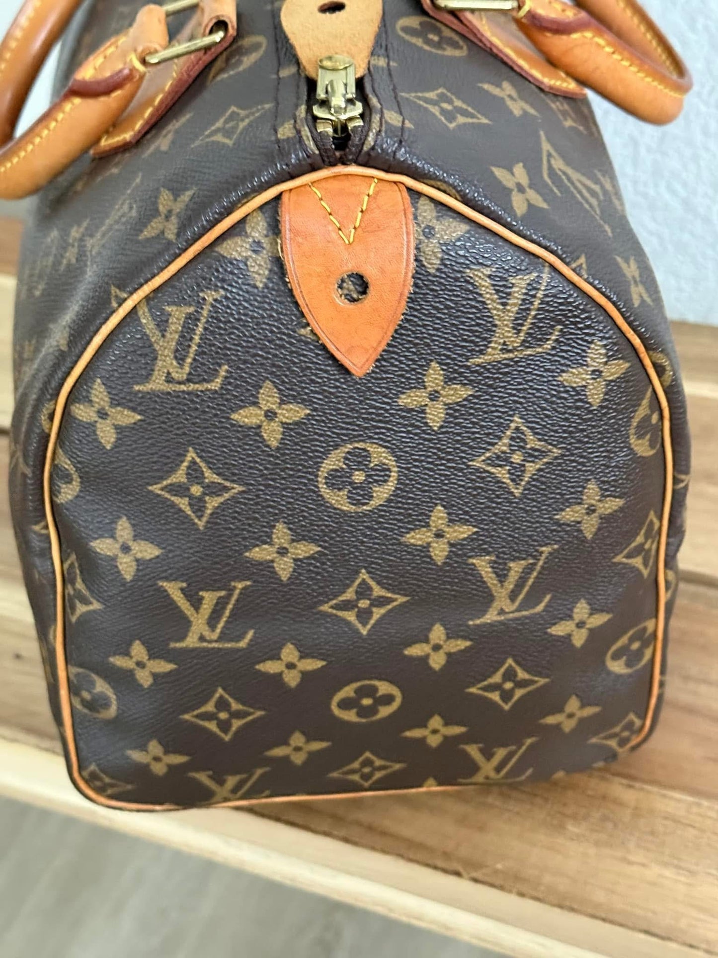 Speedy 30 with π Lock & Key - π
Year: 1995