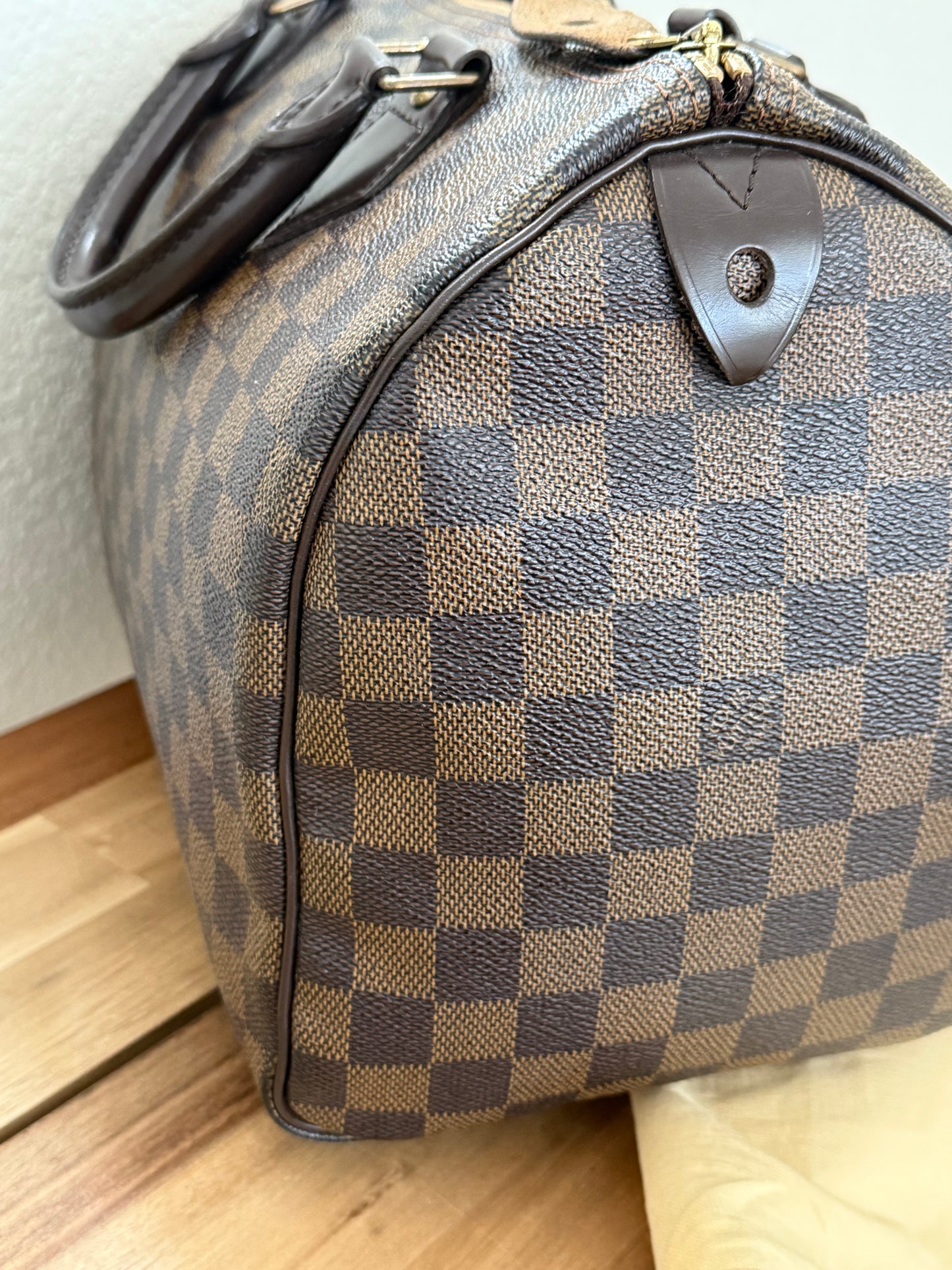 Speedy 30 in DE with π Lock & Key and Dustbag - π
Year: 2008