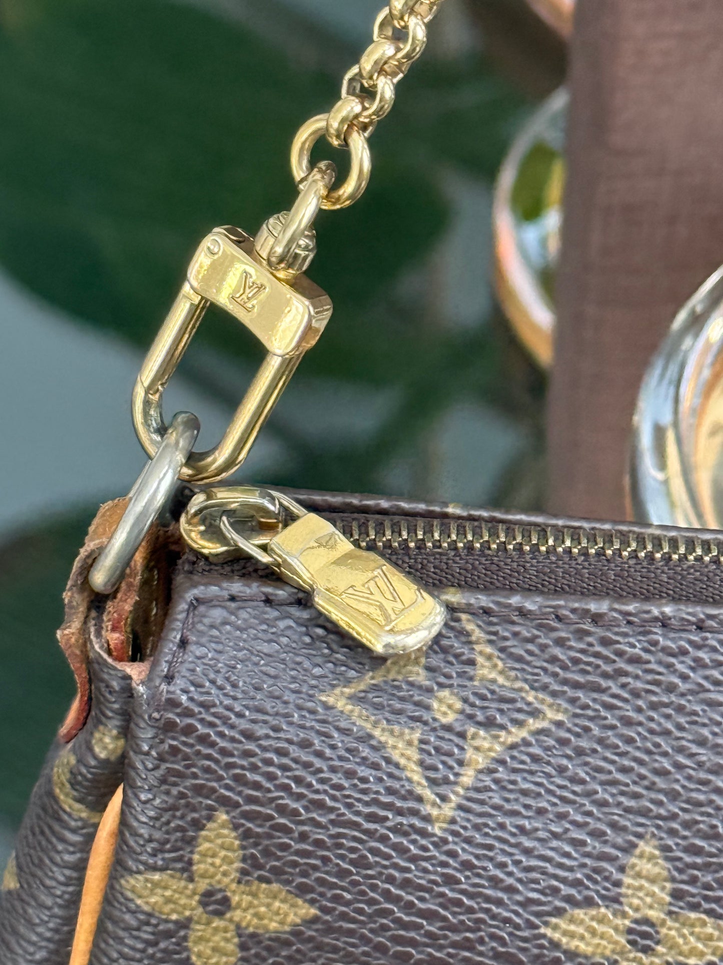 Eva Clutch with Original Strap,Box and Dustbag🗓️ Year: 2009