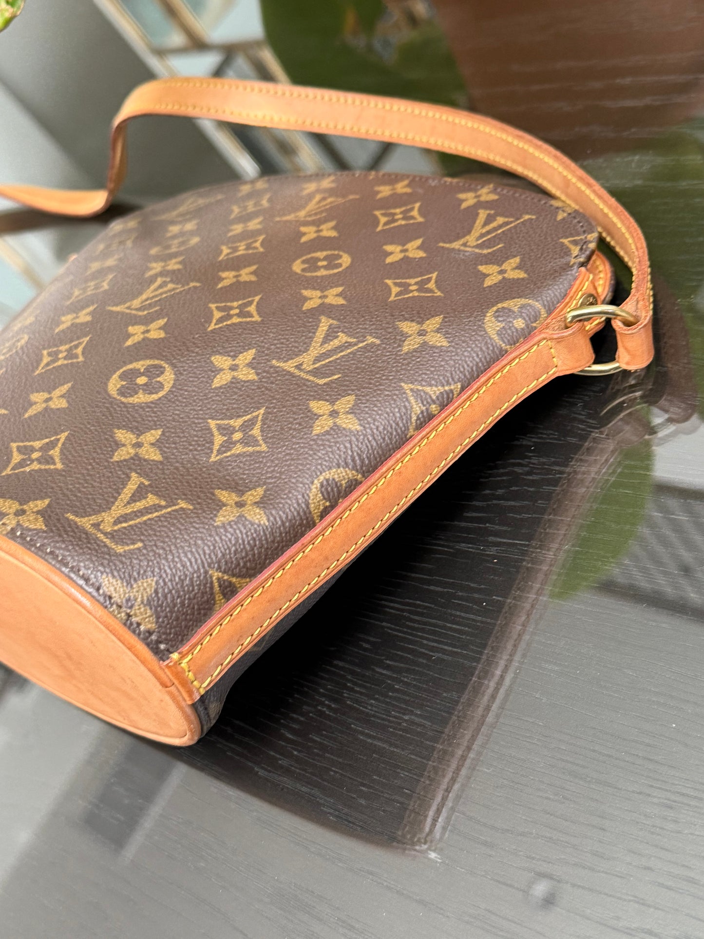 Drouot Crossbody
π
Year: 1996