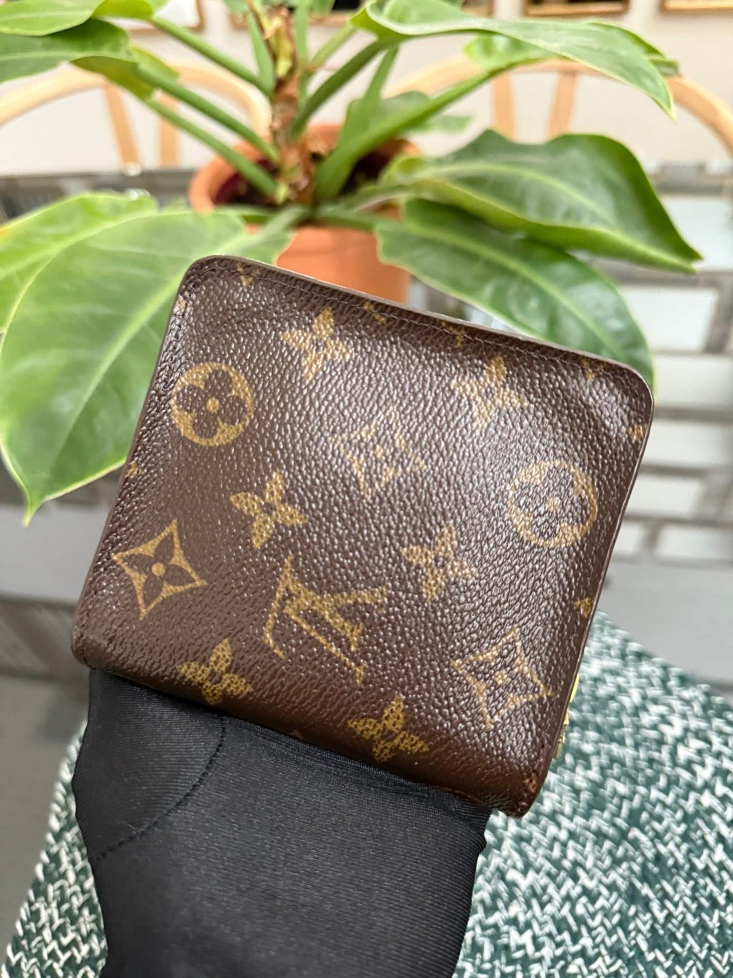 Monogram Zip Around Compact Wallet ๐๏ธ Year: 1999