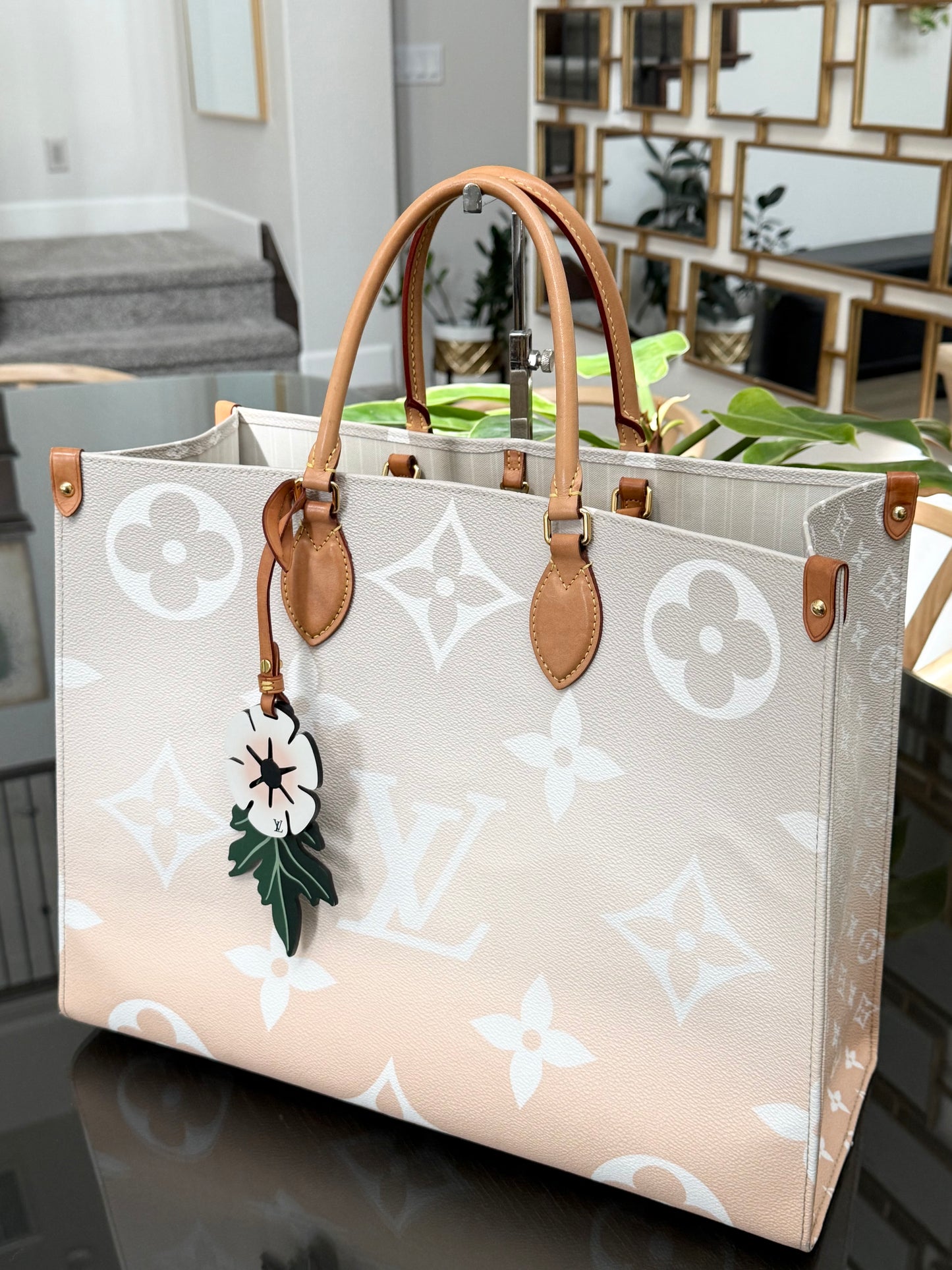 On The Go GM By The Pool in Monogram with Dustbag and Insert Organizer -Microchip