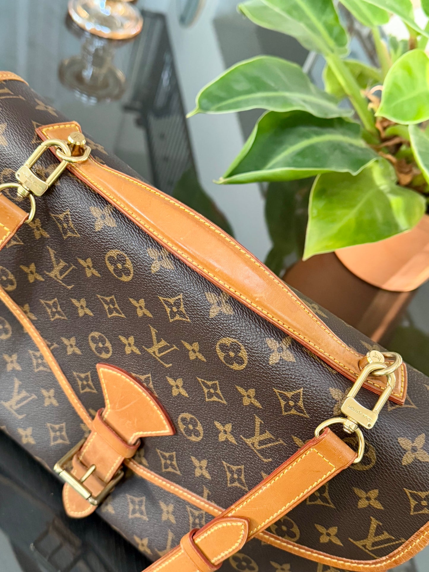 Beverly GM Satchel Crossbody - ๐
Year: 1996