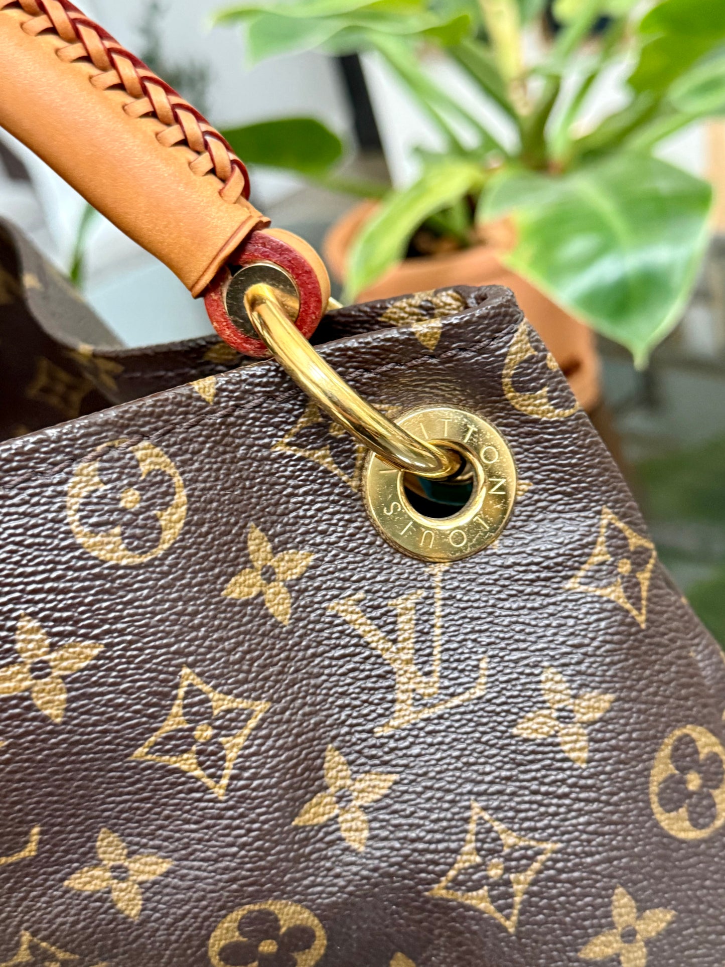 Artsy MM with Dustbag, Insert Organizer and Non branded Scarf - 📅 Year: 2010