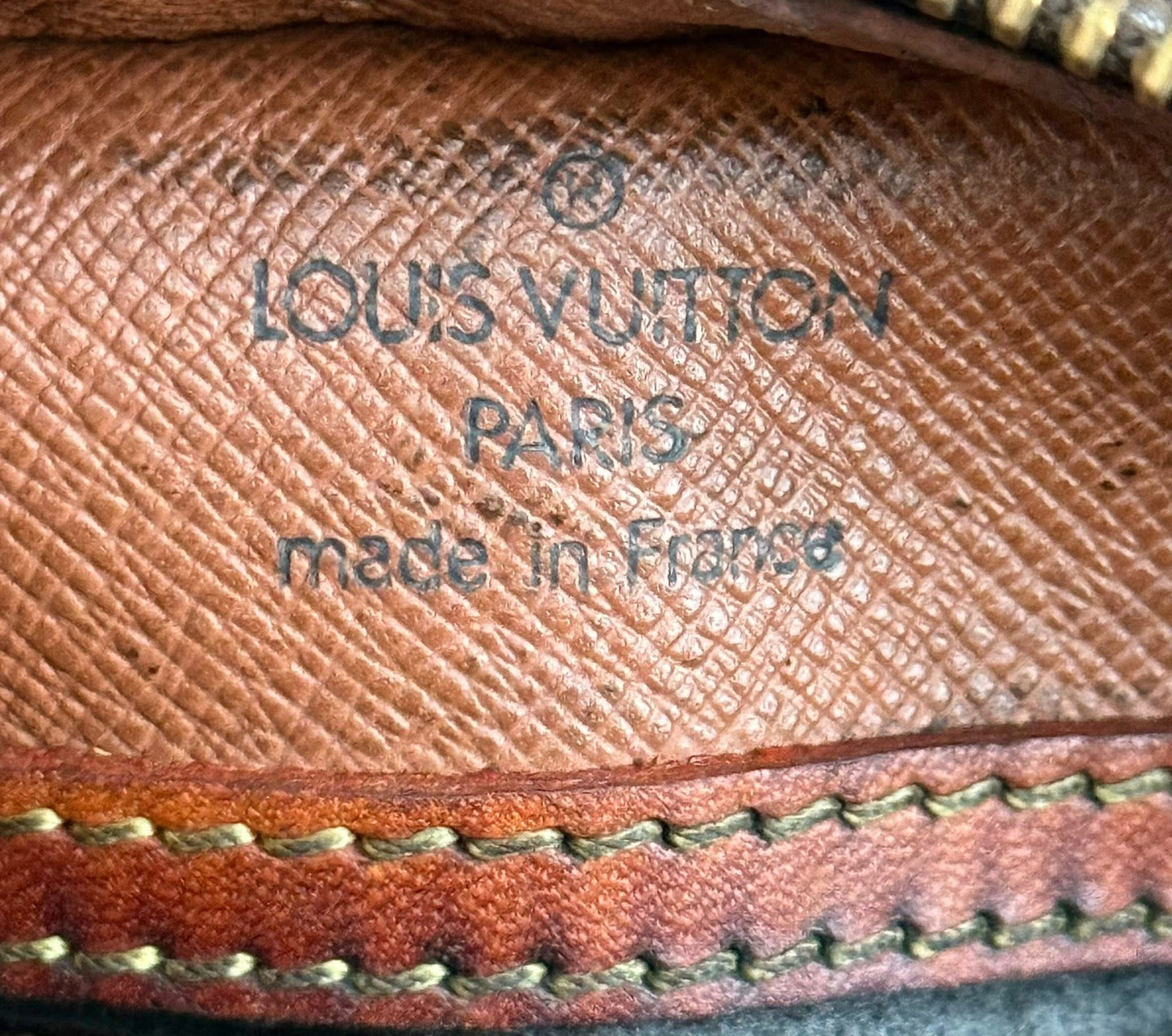 Blois Crossbody -๐๏ธ Year: 1997